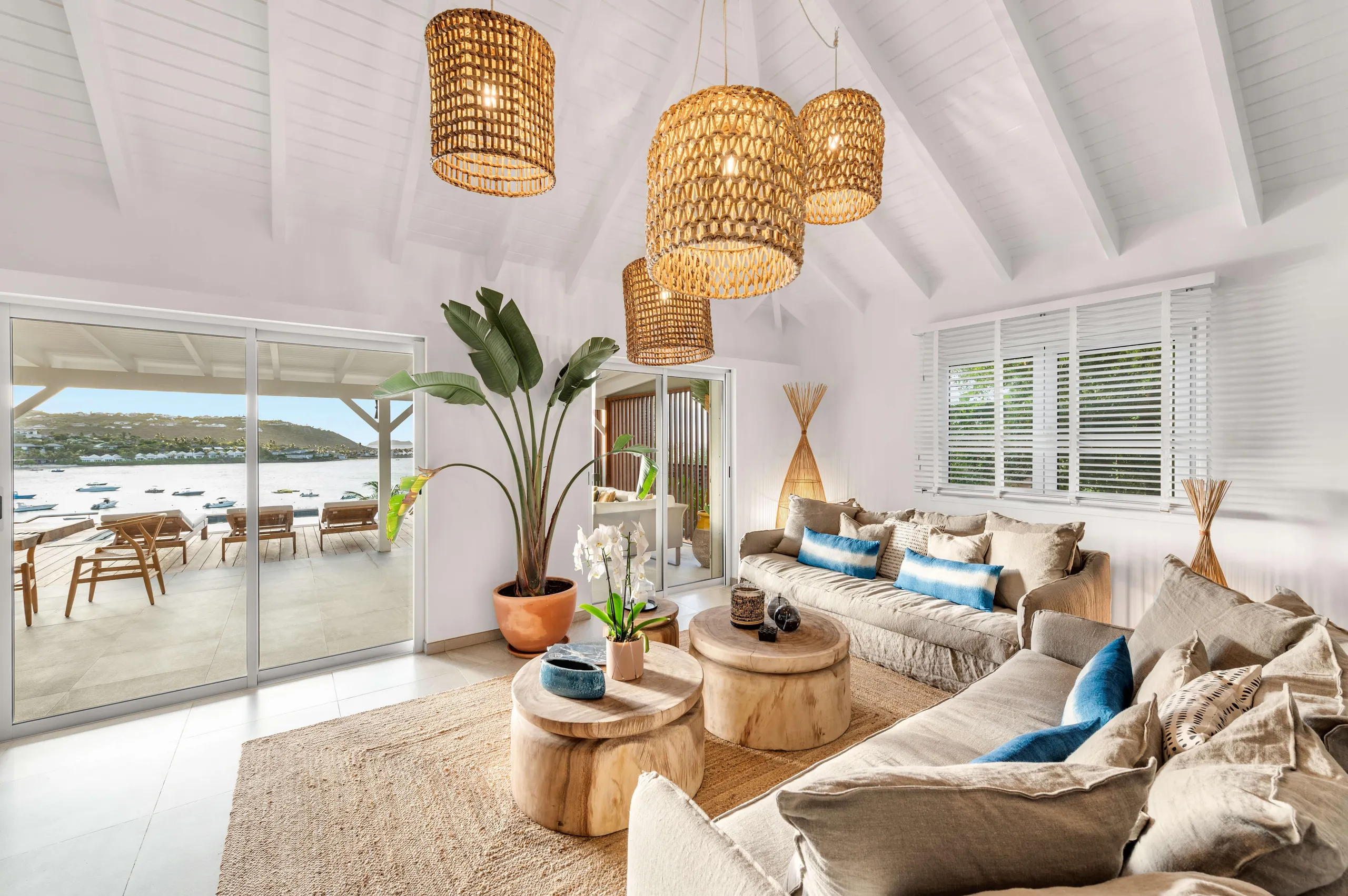 Grand-Cul-de-Sac Lagoon Contemporary Styled Villa with Private Pool — photograph 12
