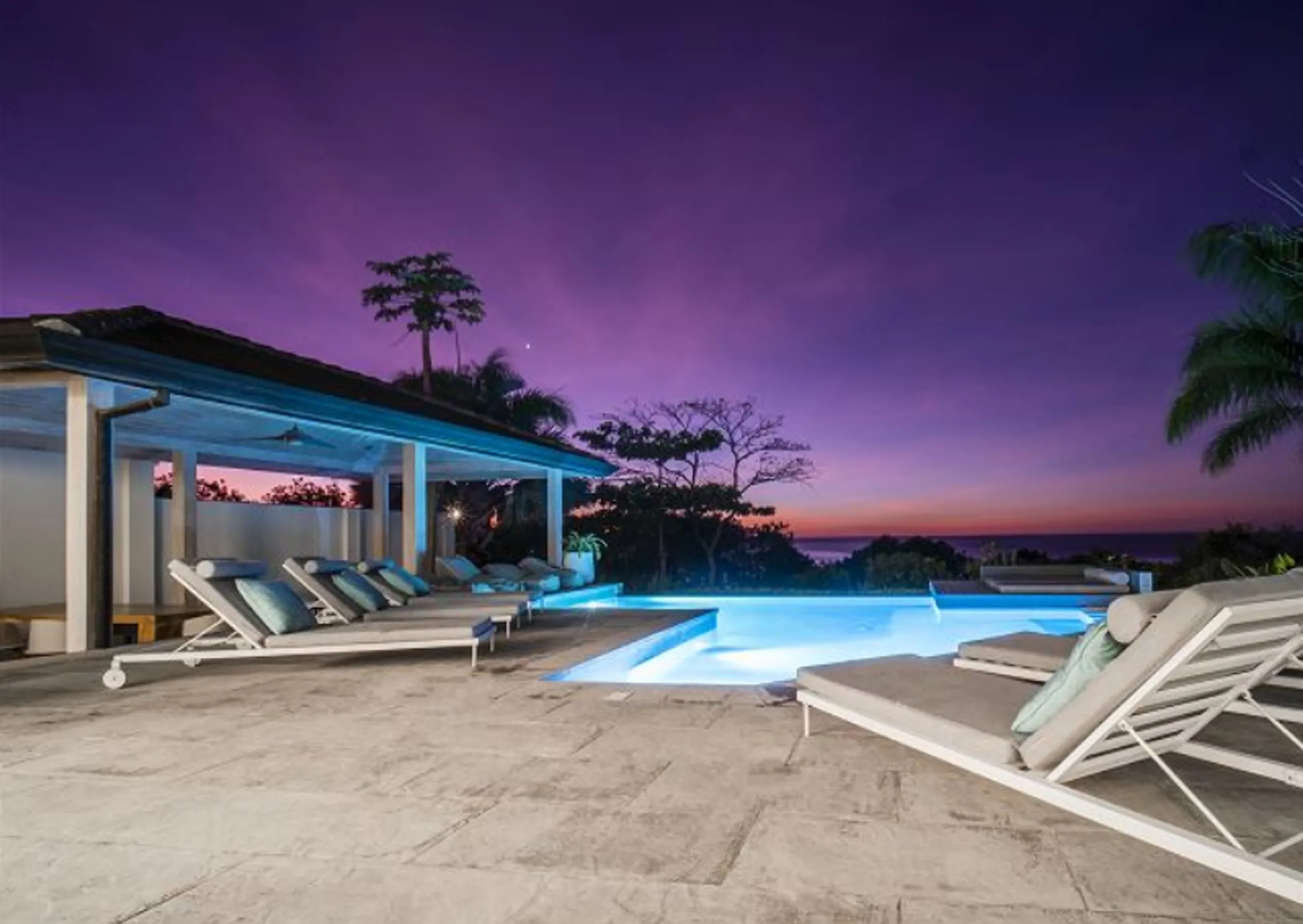 Gorgeous Beach Front Contemporary Modern Villa with Infinity Pool — photograph 12