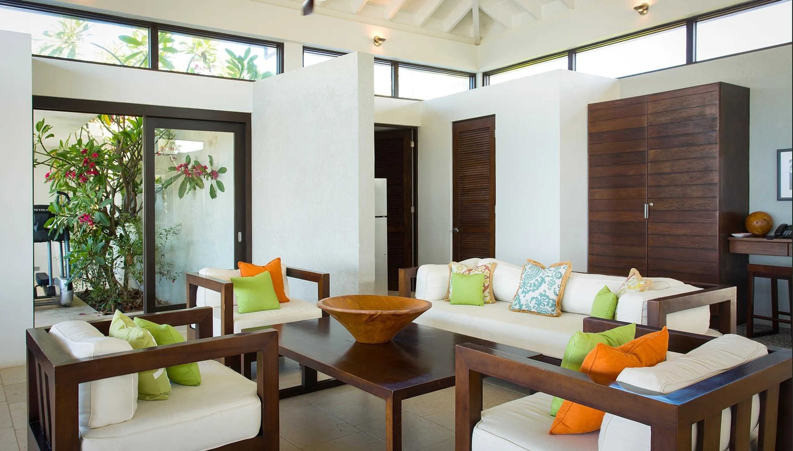 Pocket Listing: Refreshing 4-bedroom Villa With Caribbean Sea Views — photograph 6