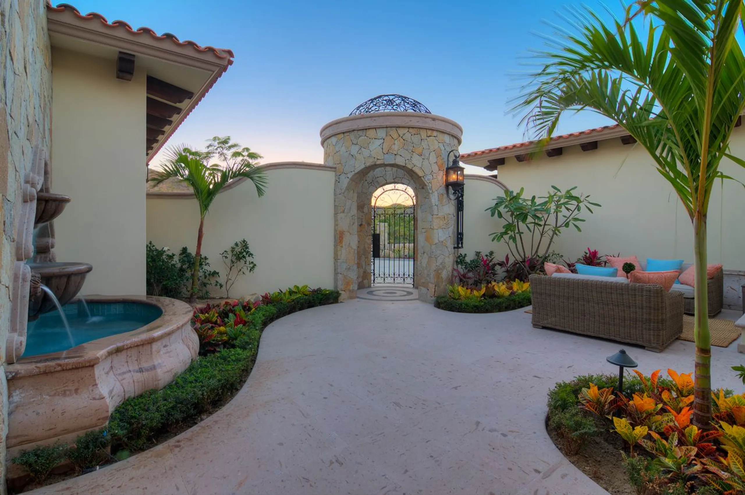 Splendid Contemporary Los Cabos Villa with Private Pool Overlooking Sea Views — photograph 6