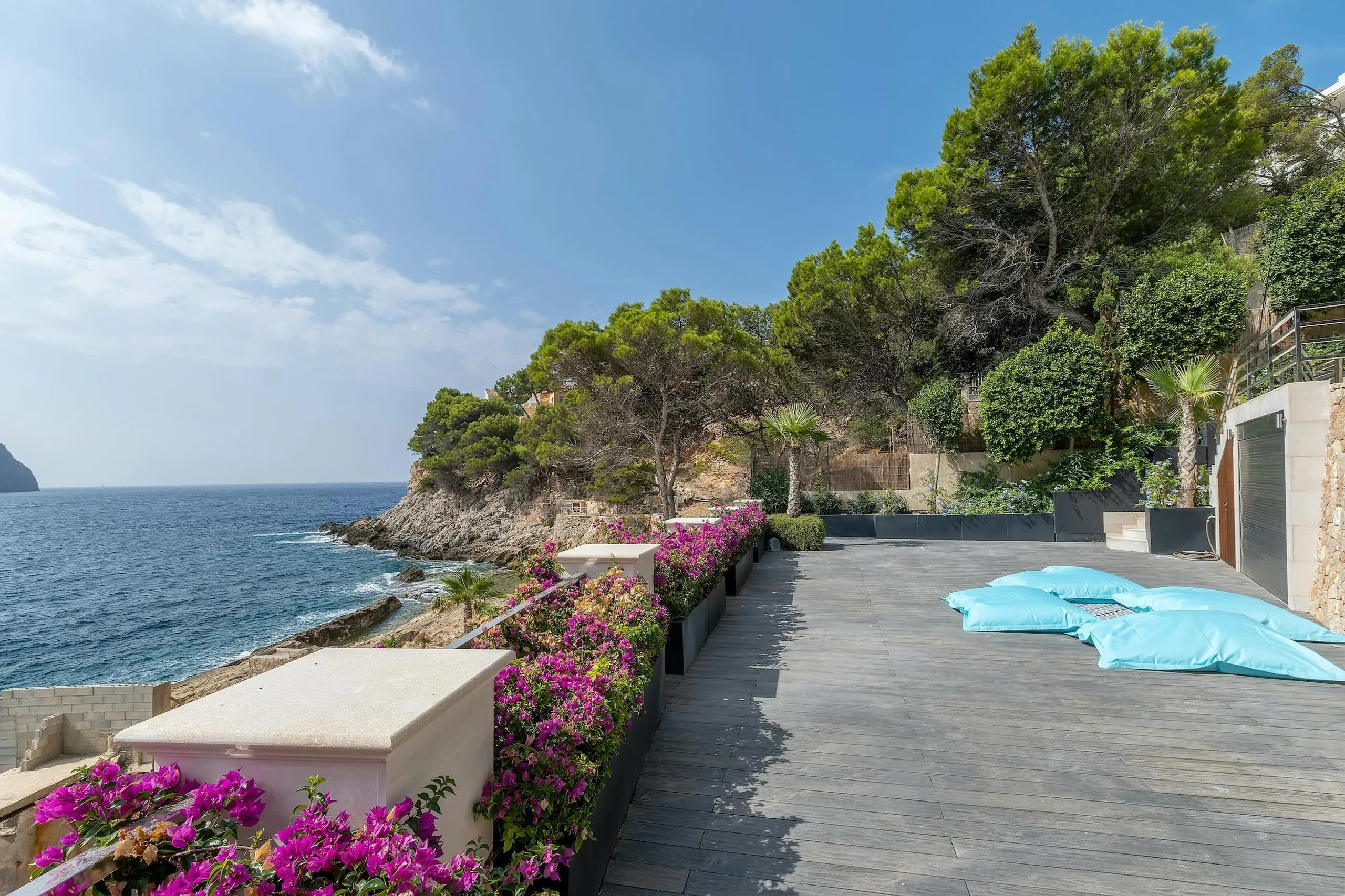 Elegant Six-Bedroom Villa with Terraces, Sea Access and 360° Views — photograph 10