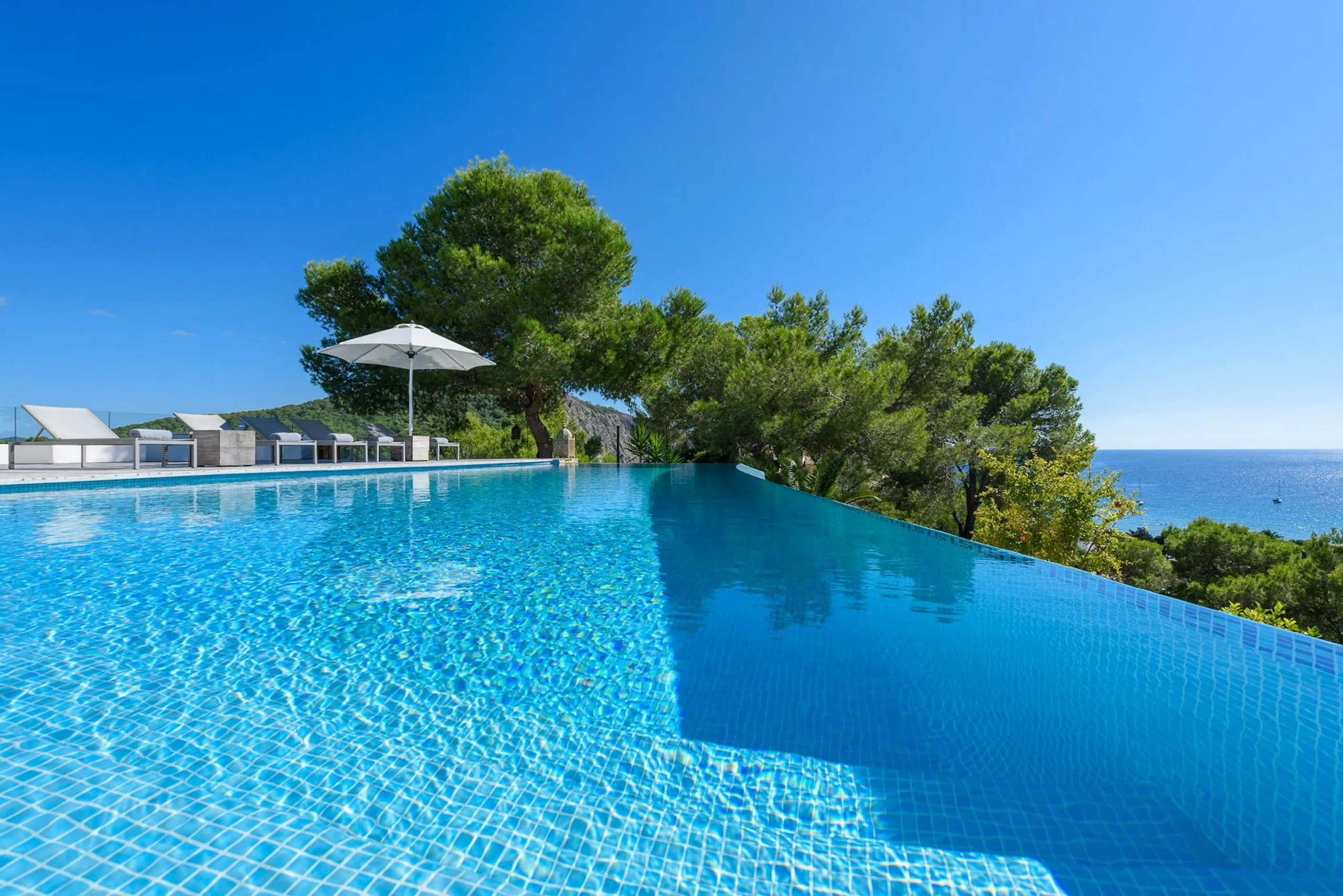 Alluring Oceanview Villa in Ibiza with Infinity Pool and Firepit Lounge — photograph 5
