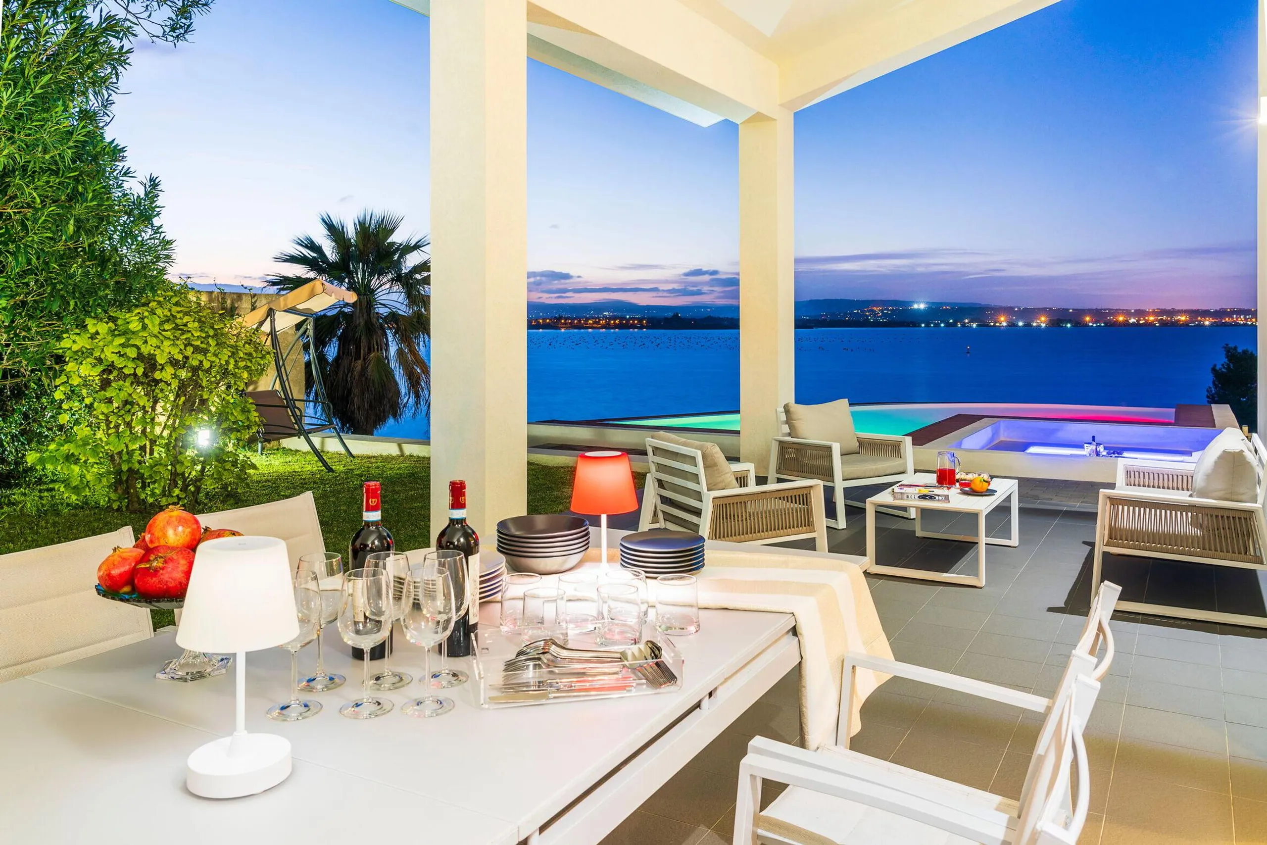 Deluxe Syracuse Villa with Rejuvenating Pool and Blue Ocean Views — photograph 5