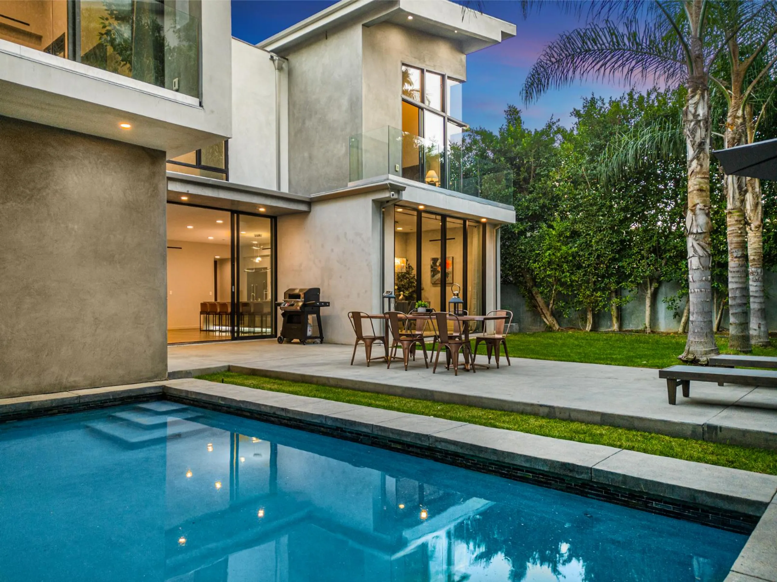 Modern Luxury Canyon Estate with Private Pool — photograph 2