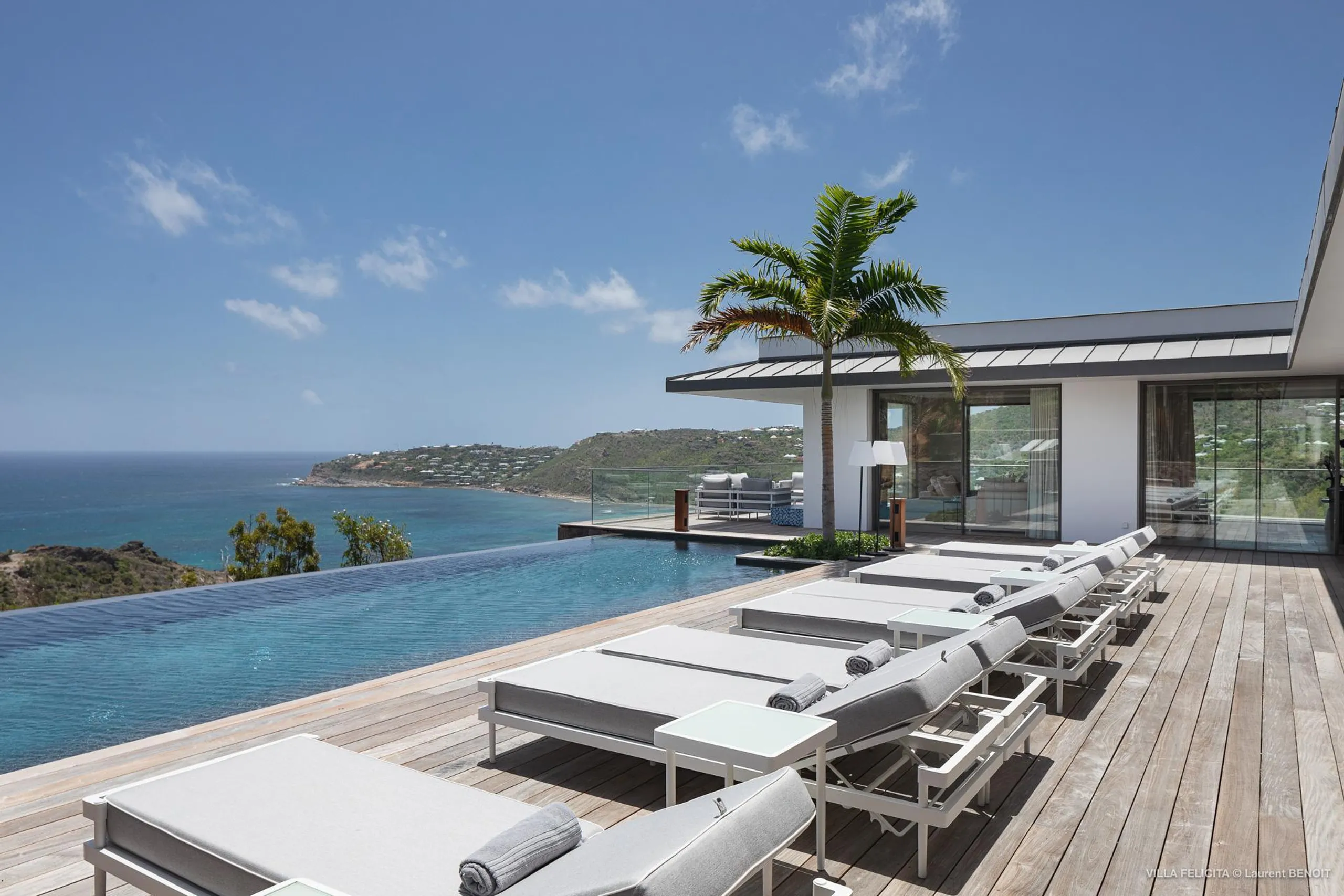 Opulent Paradise Villa with Infinity Pool, Fitness Room and Movie Theater — photograph 5