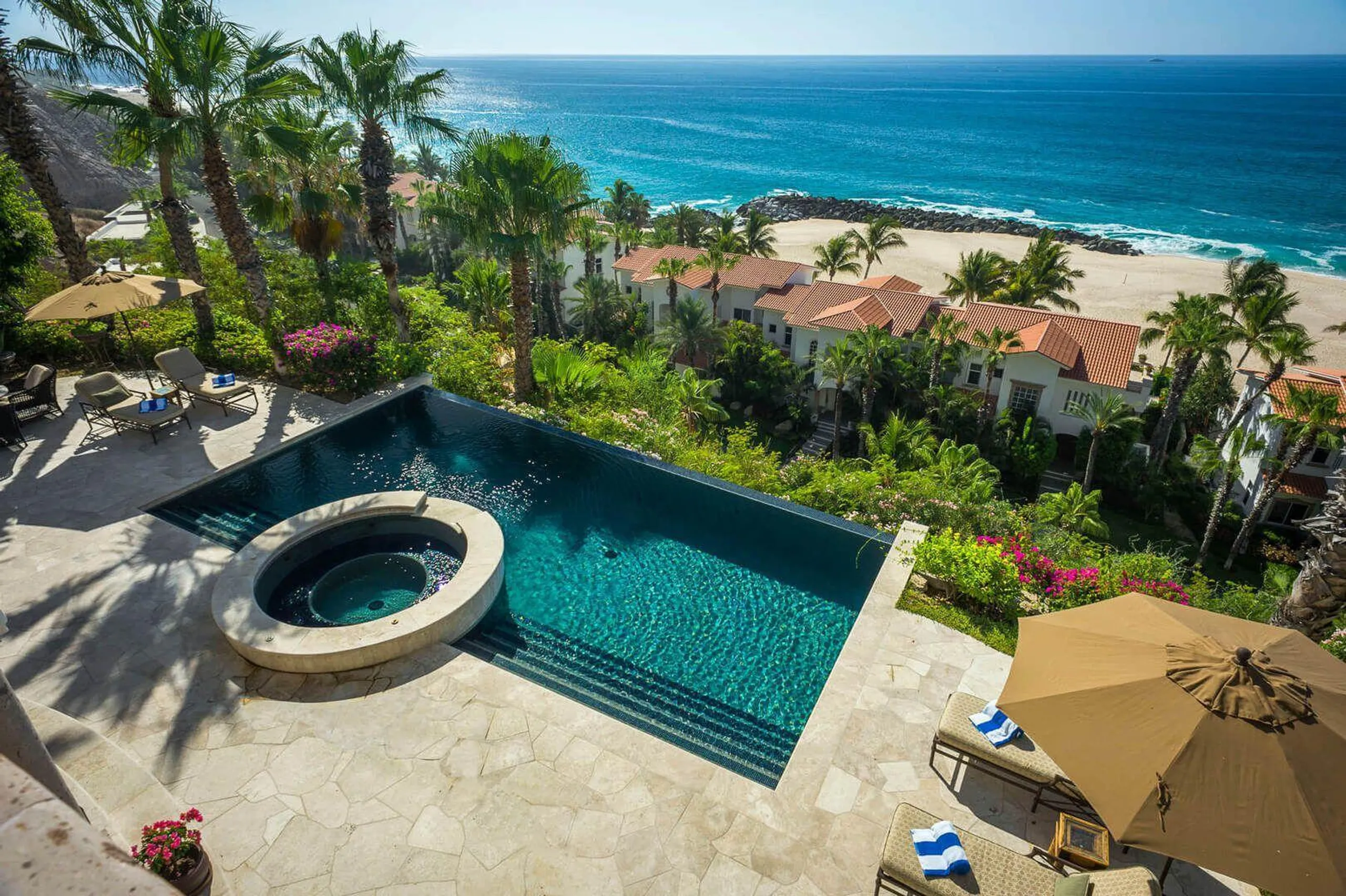 Upscale Villas Del Mar Estate with Infinity Pool and Ocean Views — photograph 10