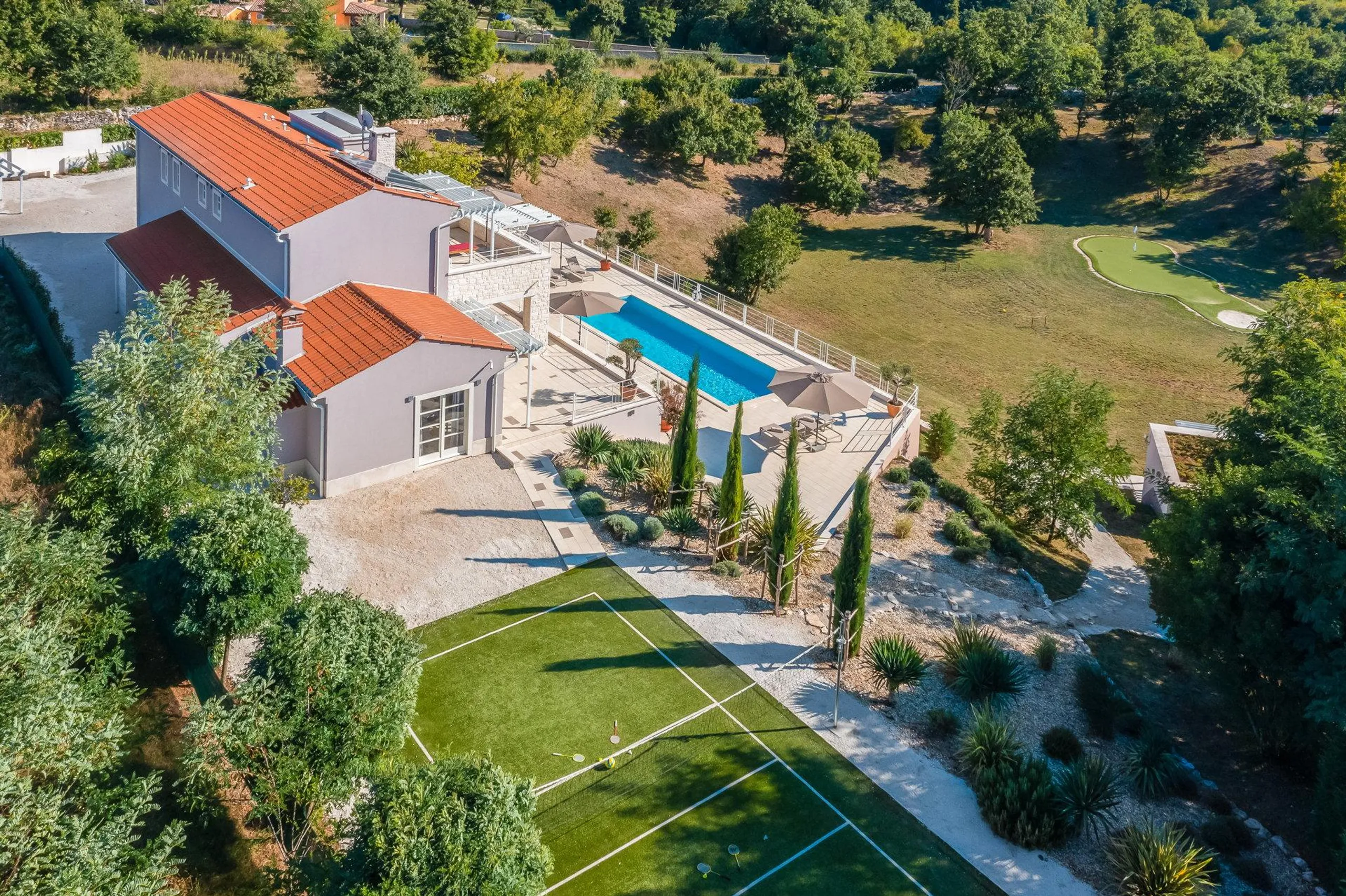 Awe-inspiring Private Complex with 3 Pools for Large Groups in Istria's Countryside — photograph 7