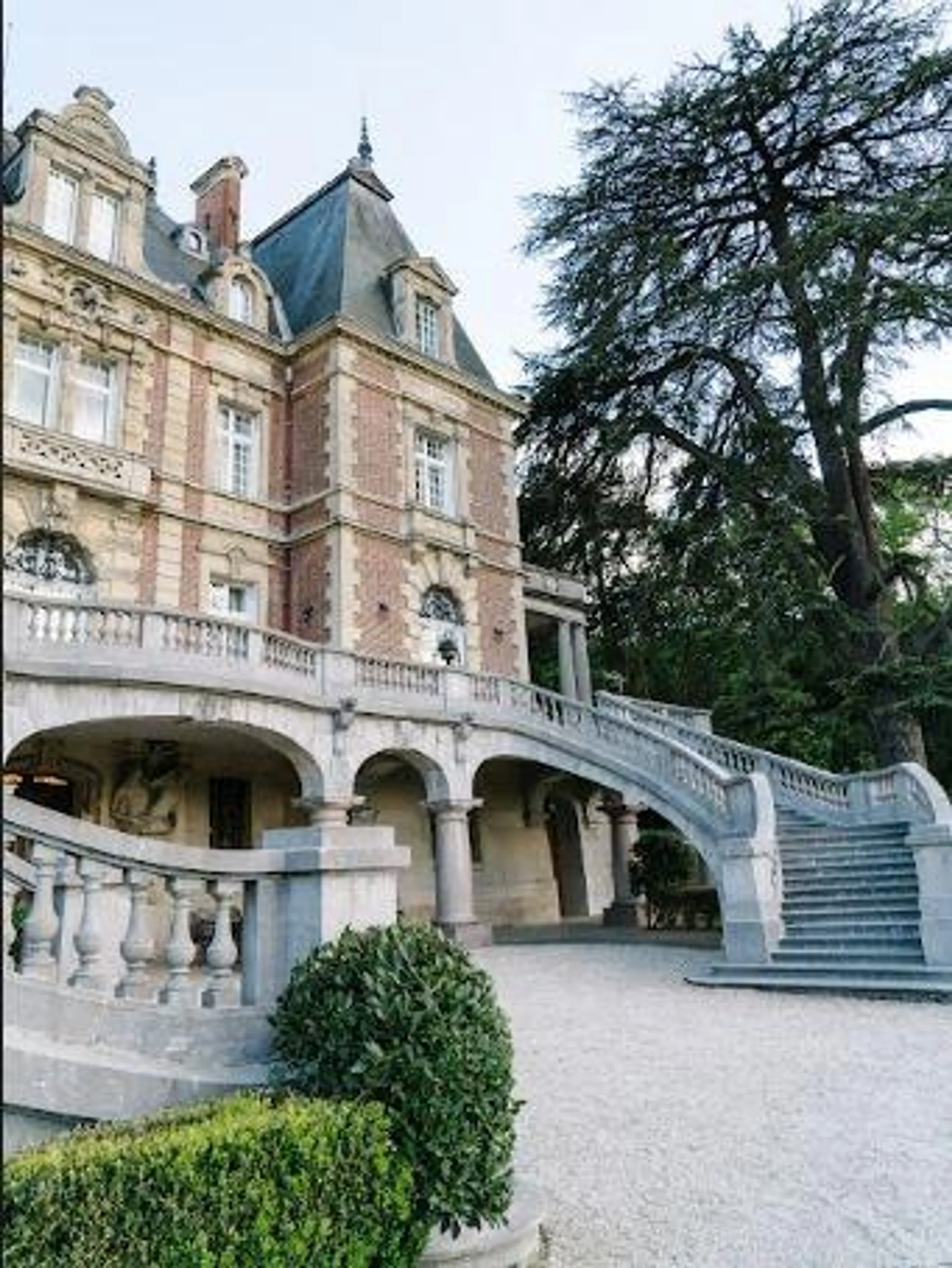 Unveiling Elegance Retreat with 9 Suites and Breathtaking Garden in Paris