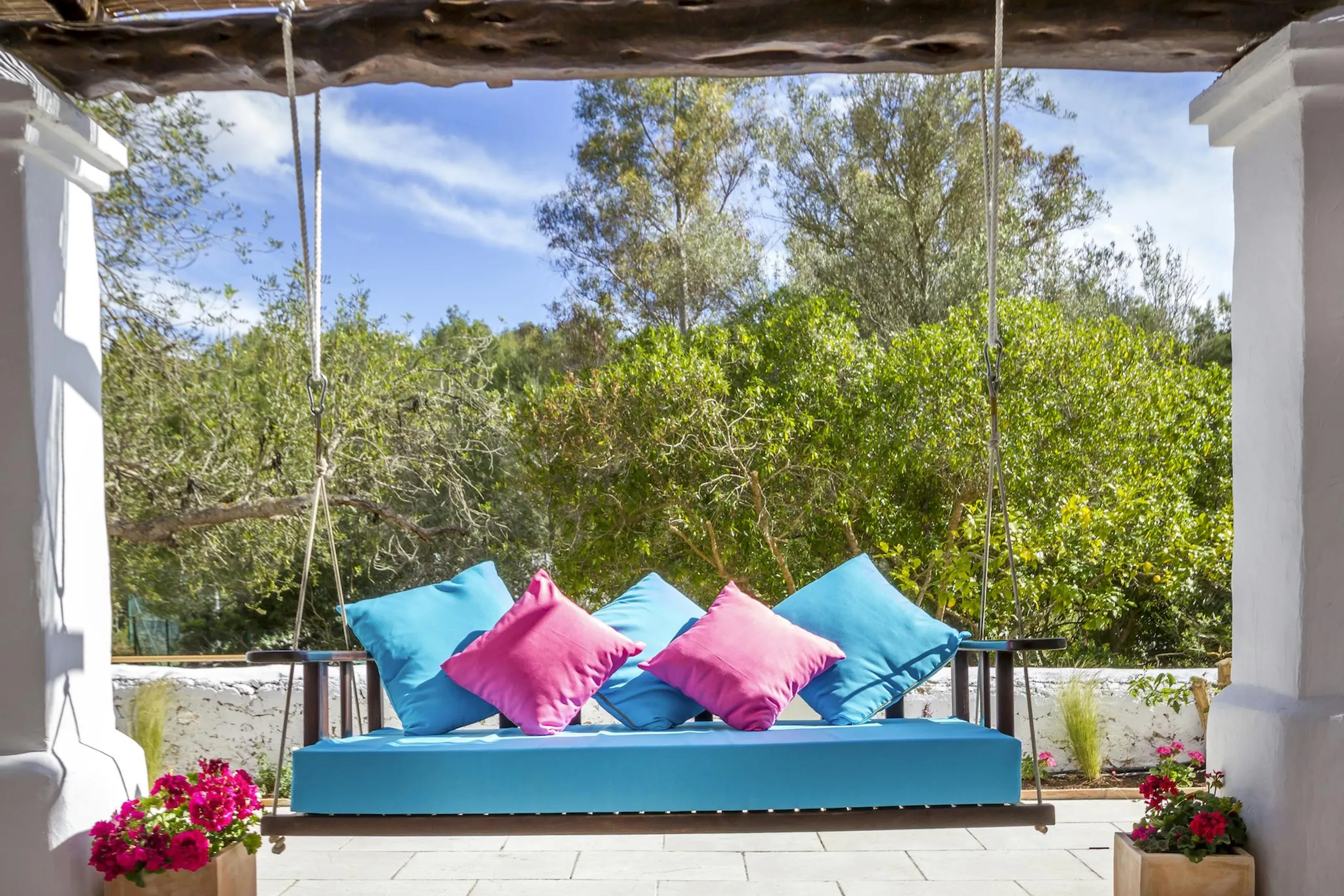 Breathtaking Ibiza Estate with Private Pool and Gazebo — photograph 4