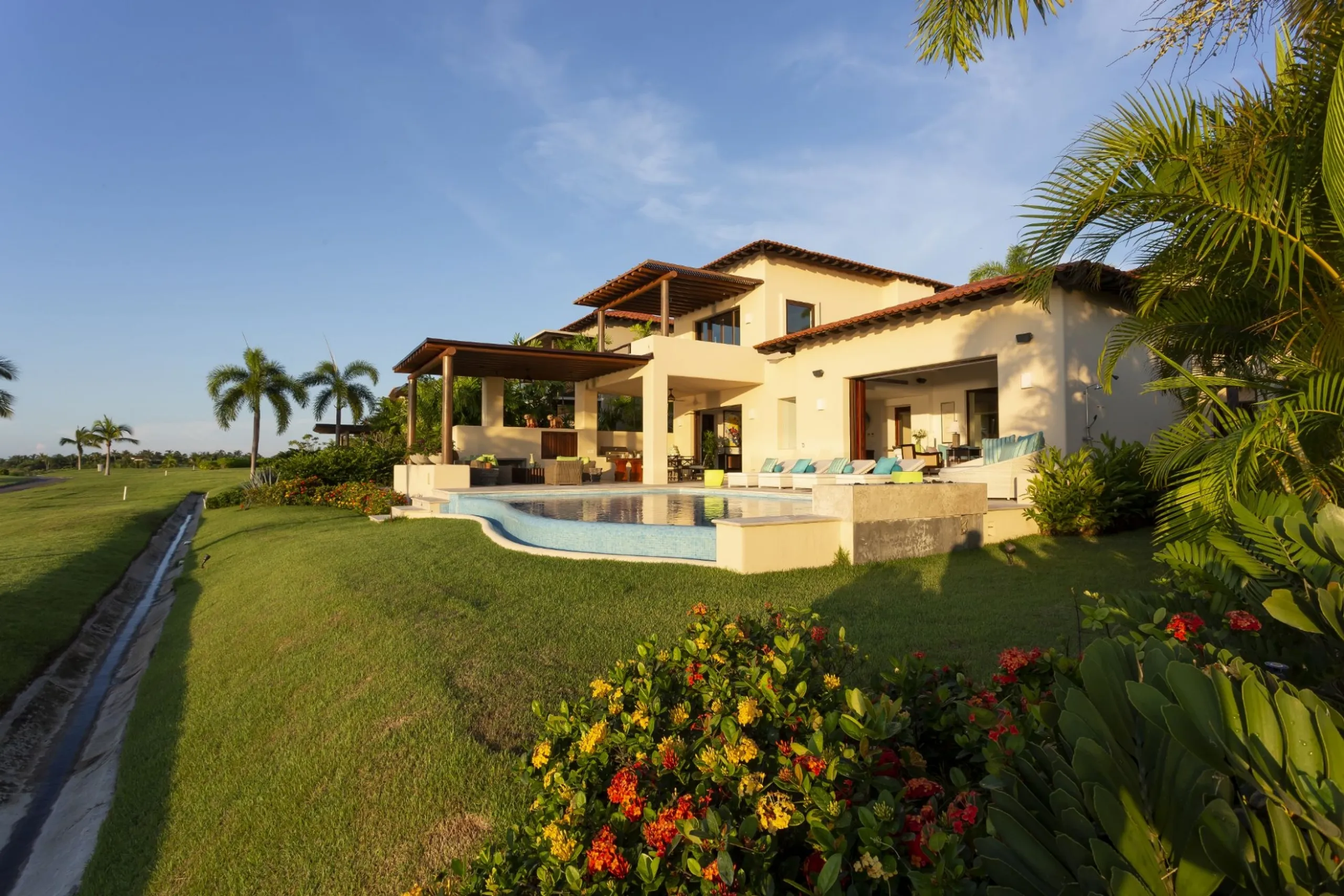 Breathtaking El Encanto Villa in Punta Mita with Private Pool, Ocean Views & Golf Course Access — photograph 7