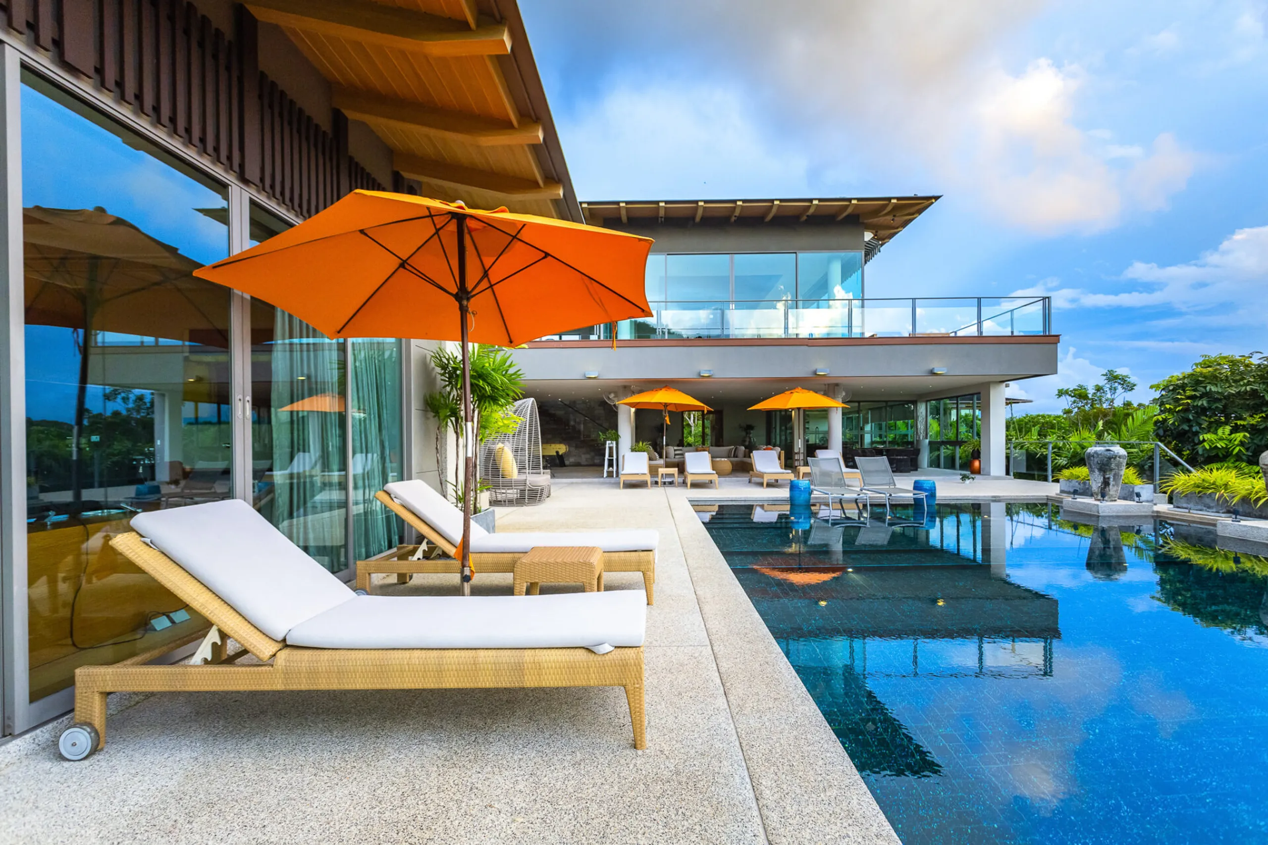 Magnificent Villa in Phuket with Private Pool and Stunning Ocean Views — photograph 2