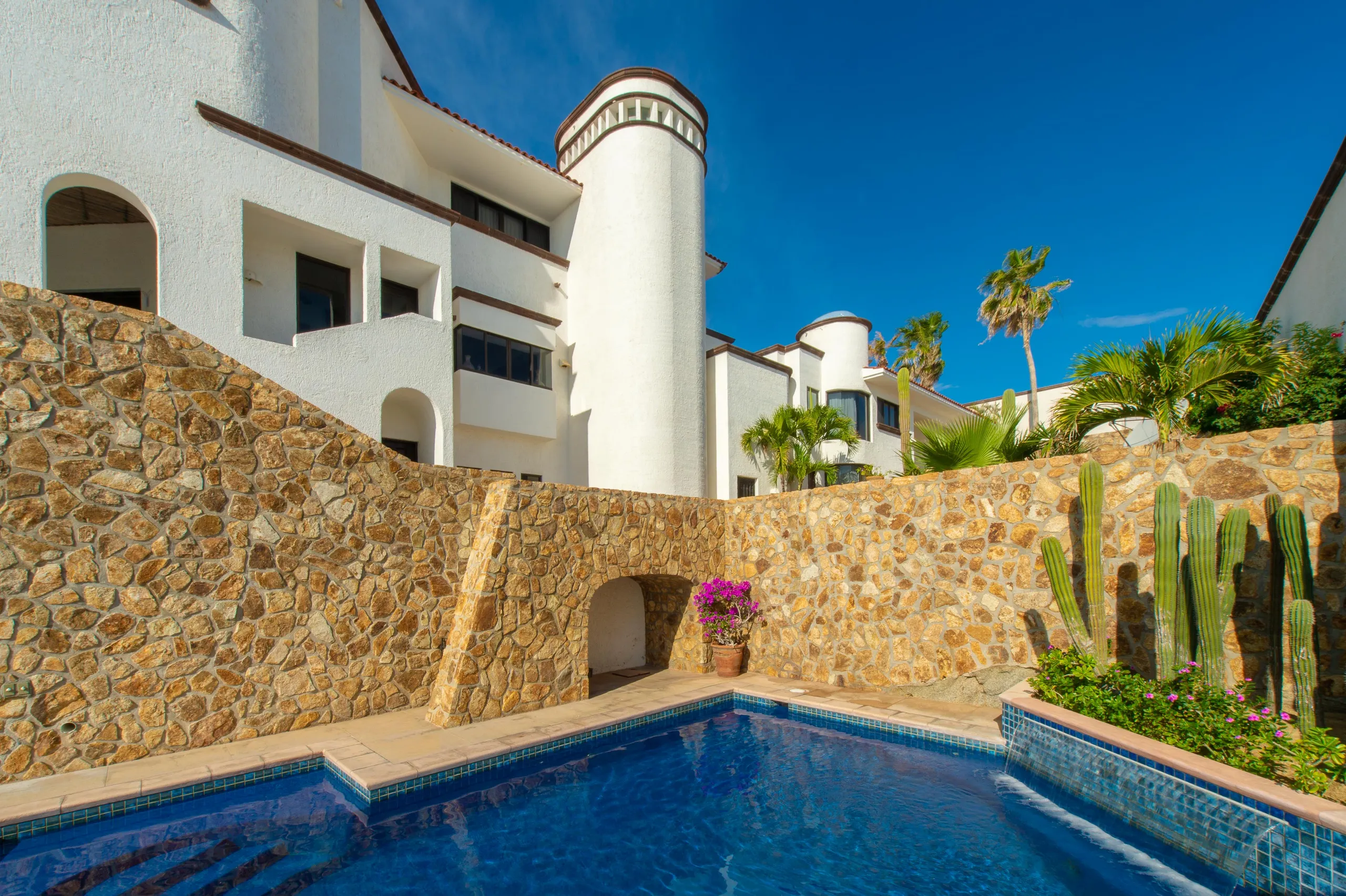 Grandiose Pedregal Villa with Pool and Majestic Views — photograph 5