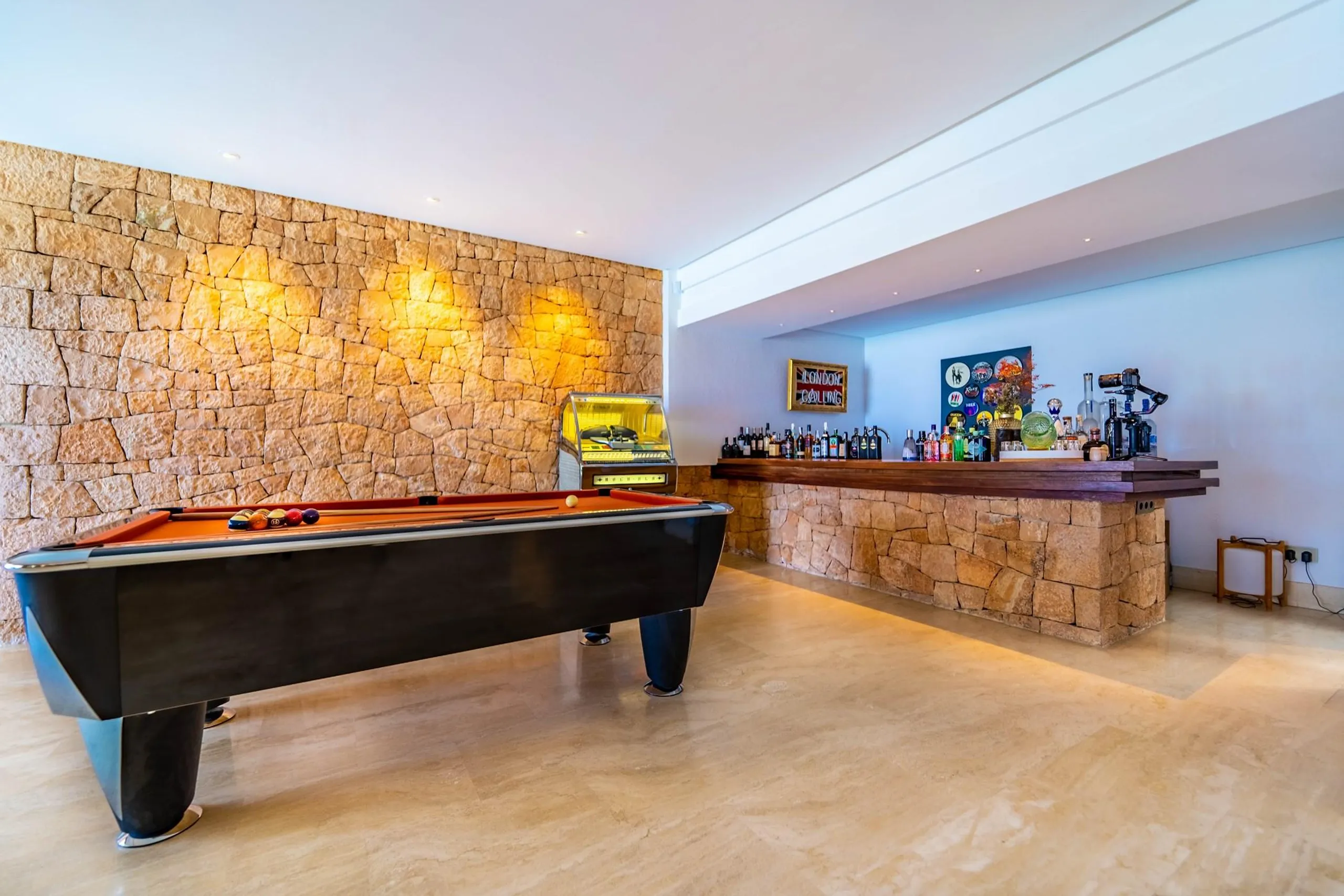 Statuesque 8BR Villa with Pool and Ibiza Town Views — photograph 7
