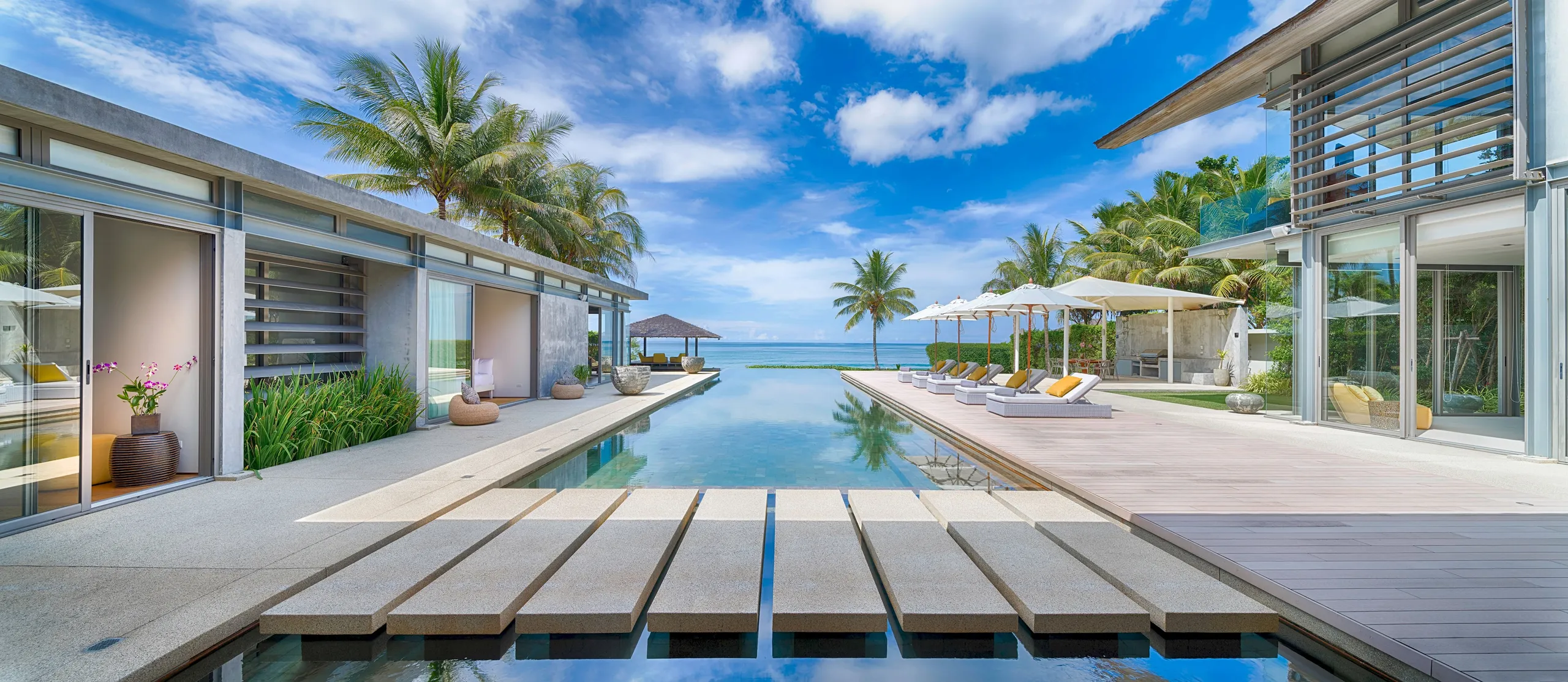 Rejuvenating Tropical Retreat with Stunning Views — photograph 2