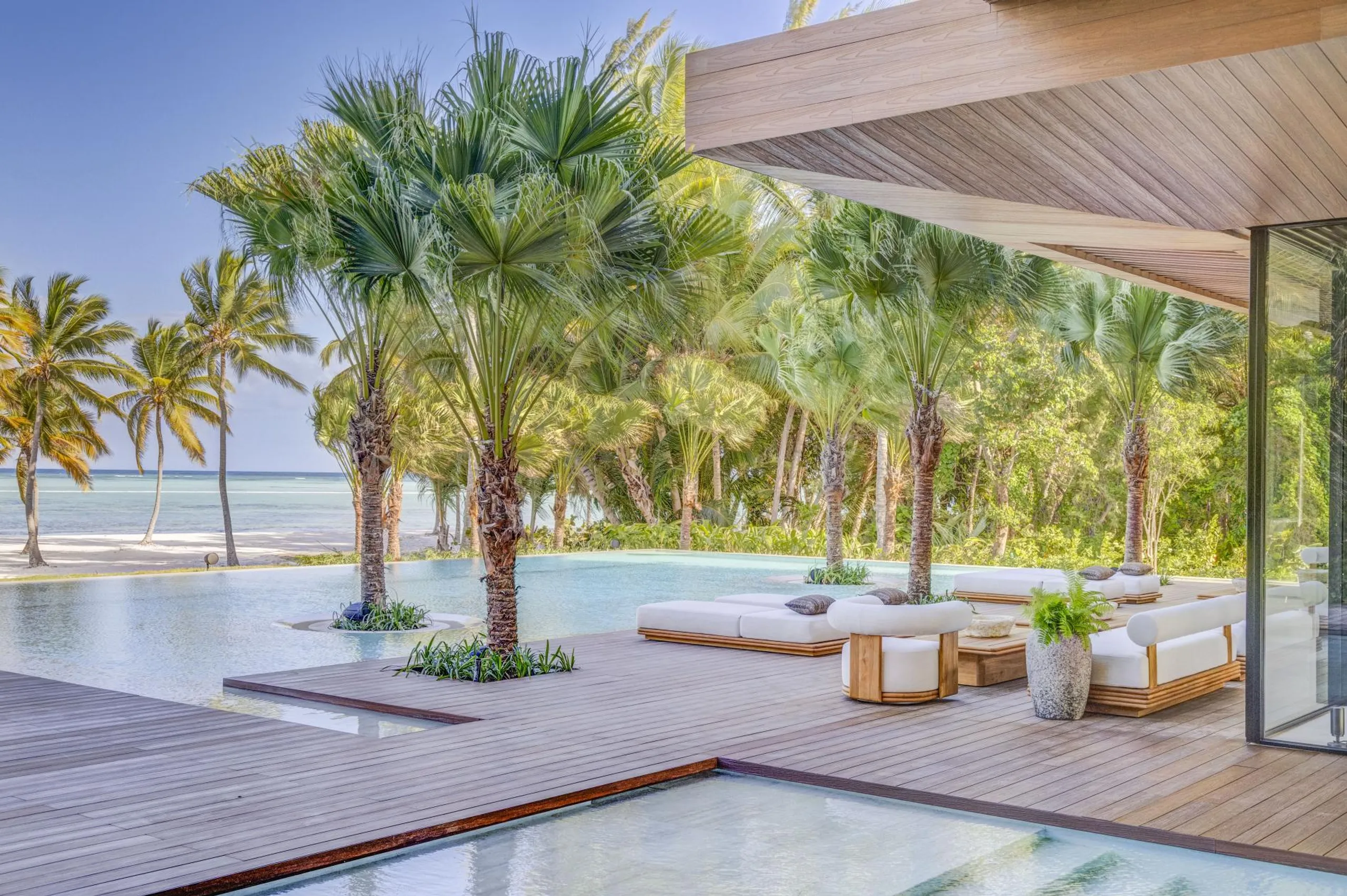 Cap Cana Beachfront Masterpiece Villa with Private Pool and Views — photograph 2