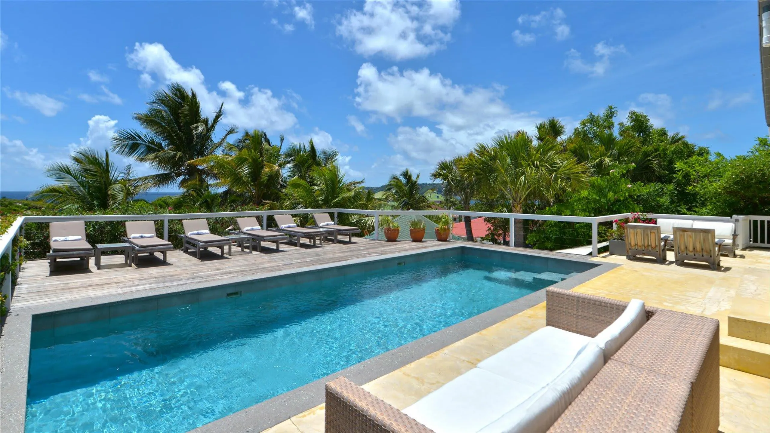 Refreshing Villa with Private Pool and High-Quality Amenities — photograph 2
