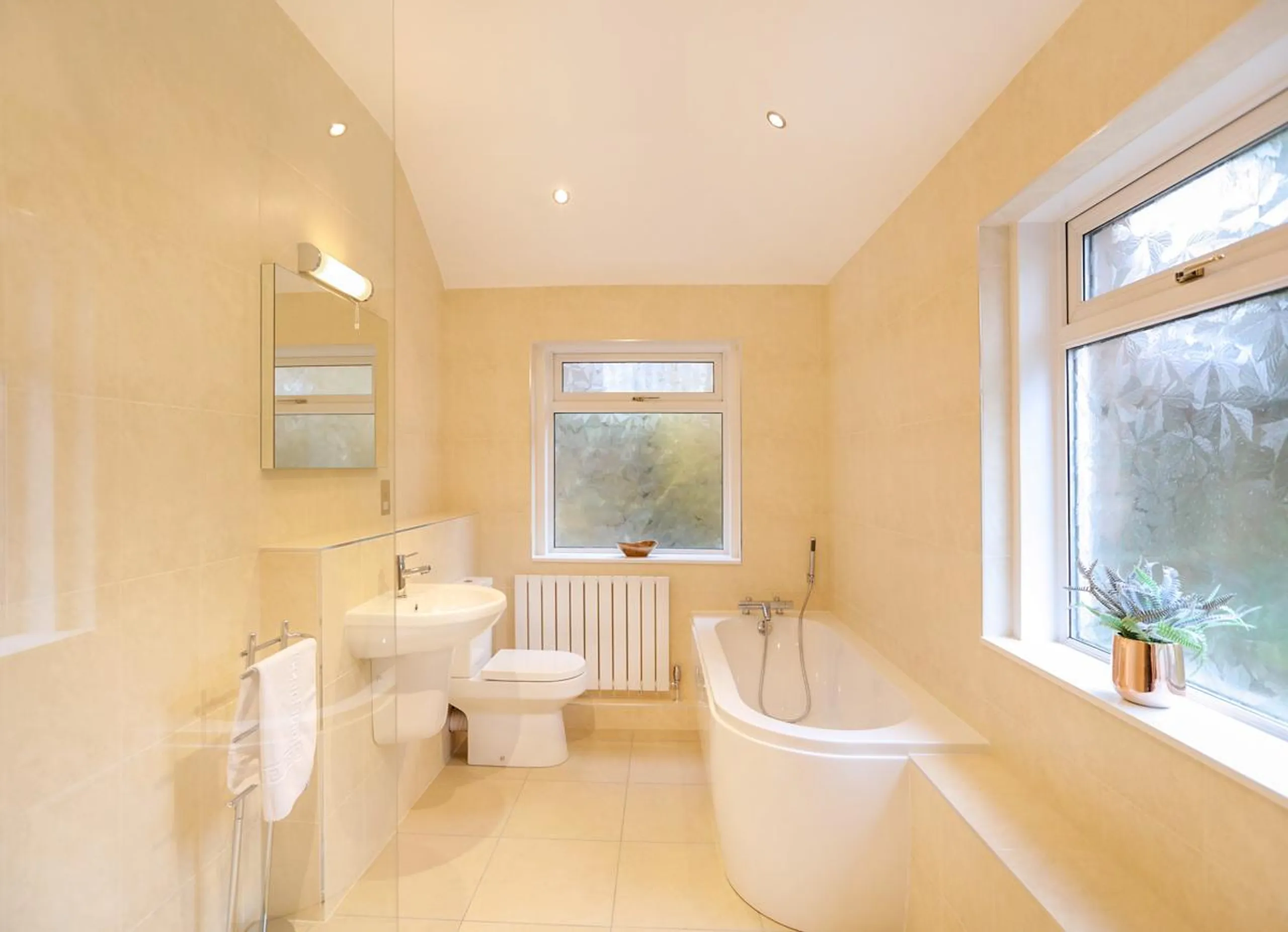 Prestigious 6BR Villa in Edinburgh with High Ceilings — photograph 7