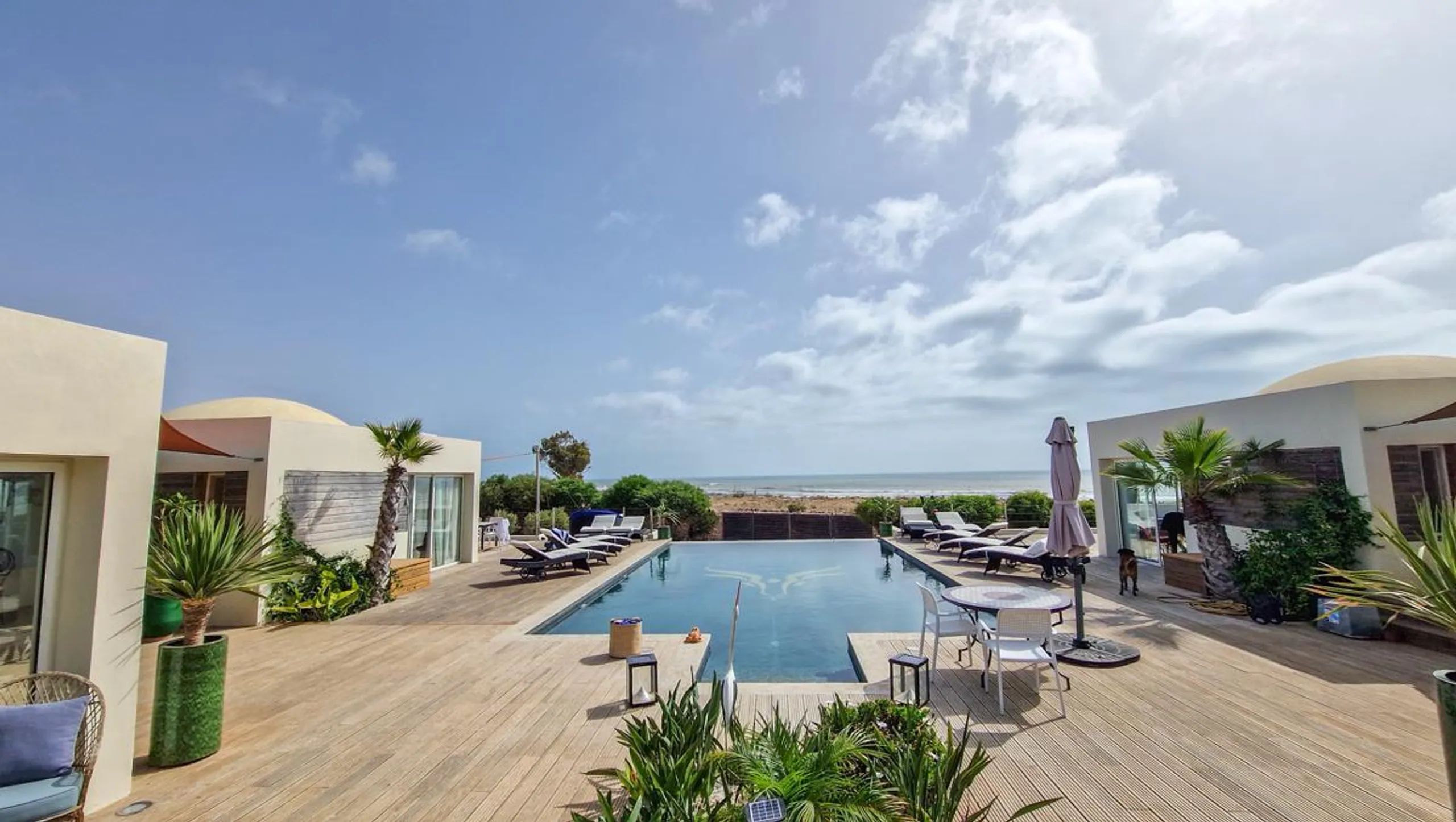 Deluxe Contemporary Villa with Private Pool and Sea Views — photograph 2