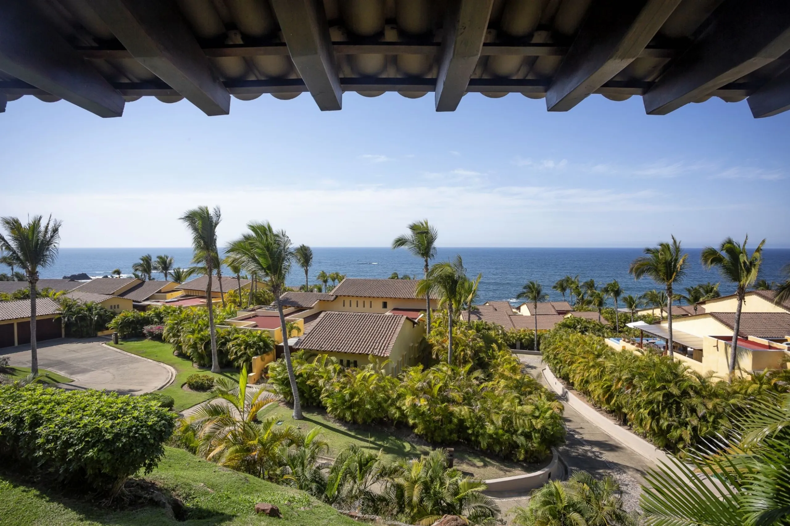 Prestigious Four Seasons Punta Mita Villa with Private Pool & Resort Access — photograph 6