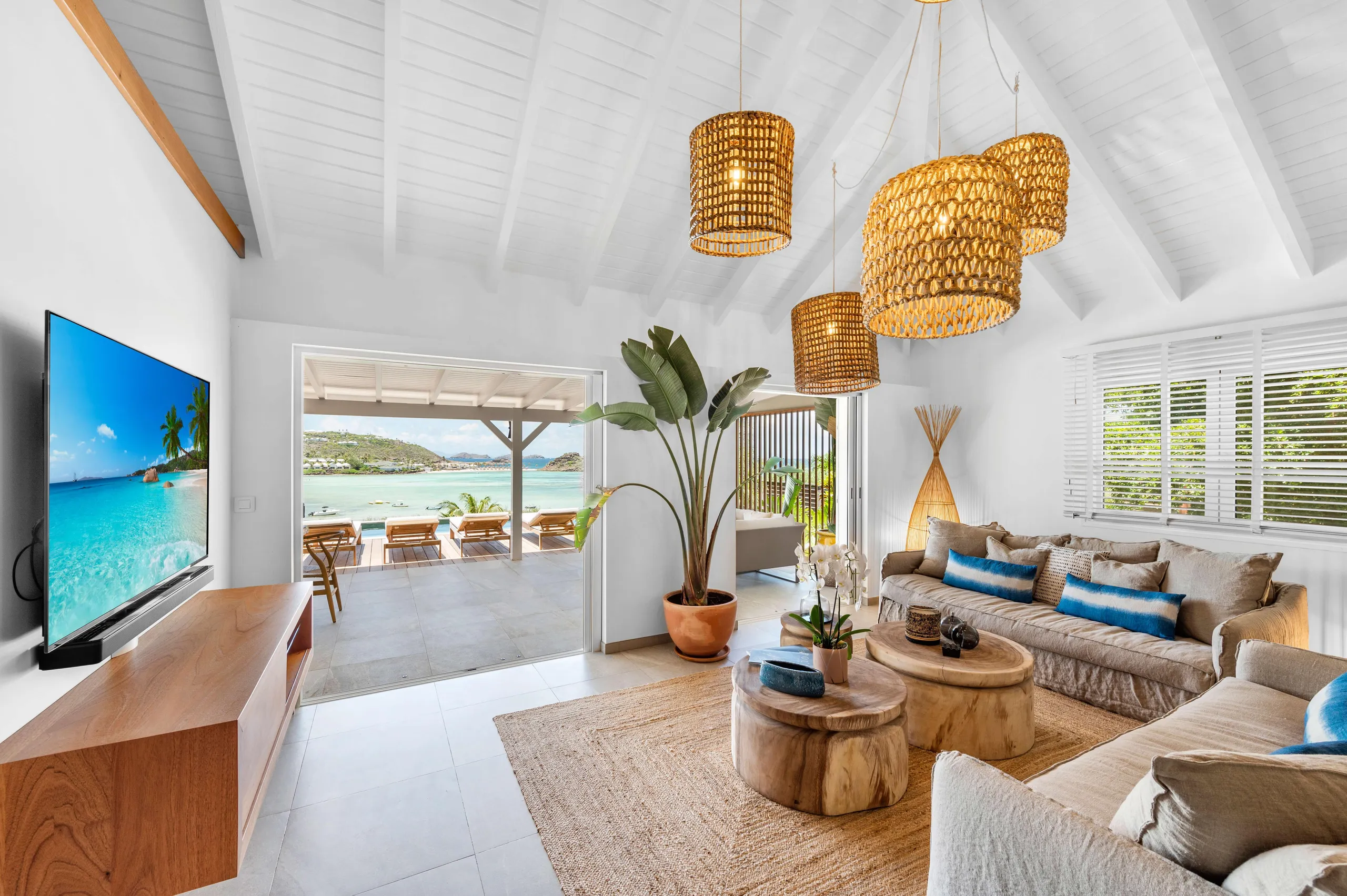 Grand-Cul-de-Sac Lagoon Contemporary Styled Villa with Private Pool — photograph 7