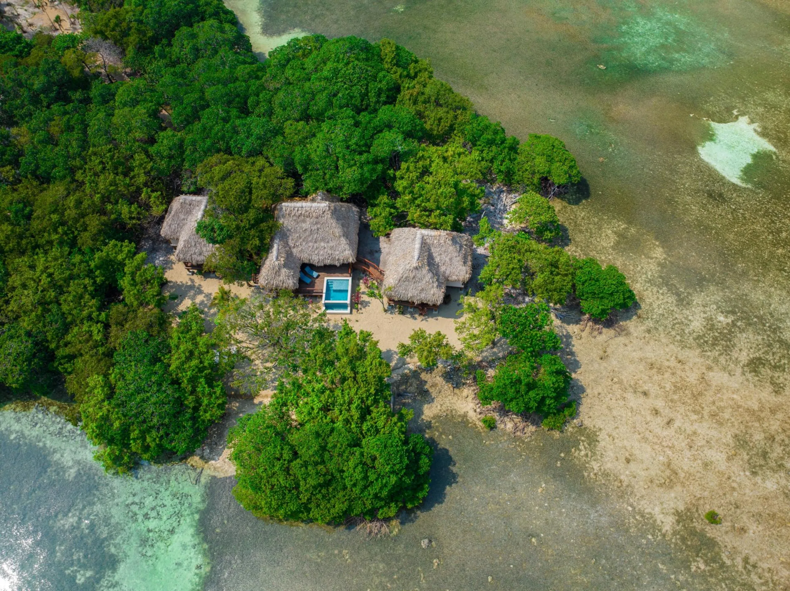 Ultra-Private Belize Island Villa with Pool, Reef Views & All-Inclusive Services — photograph 2