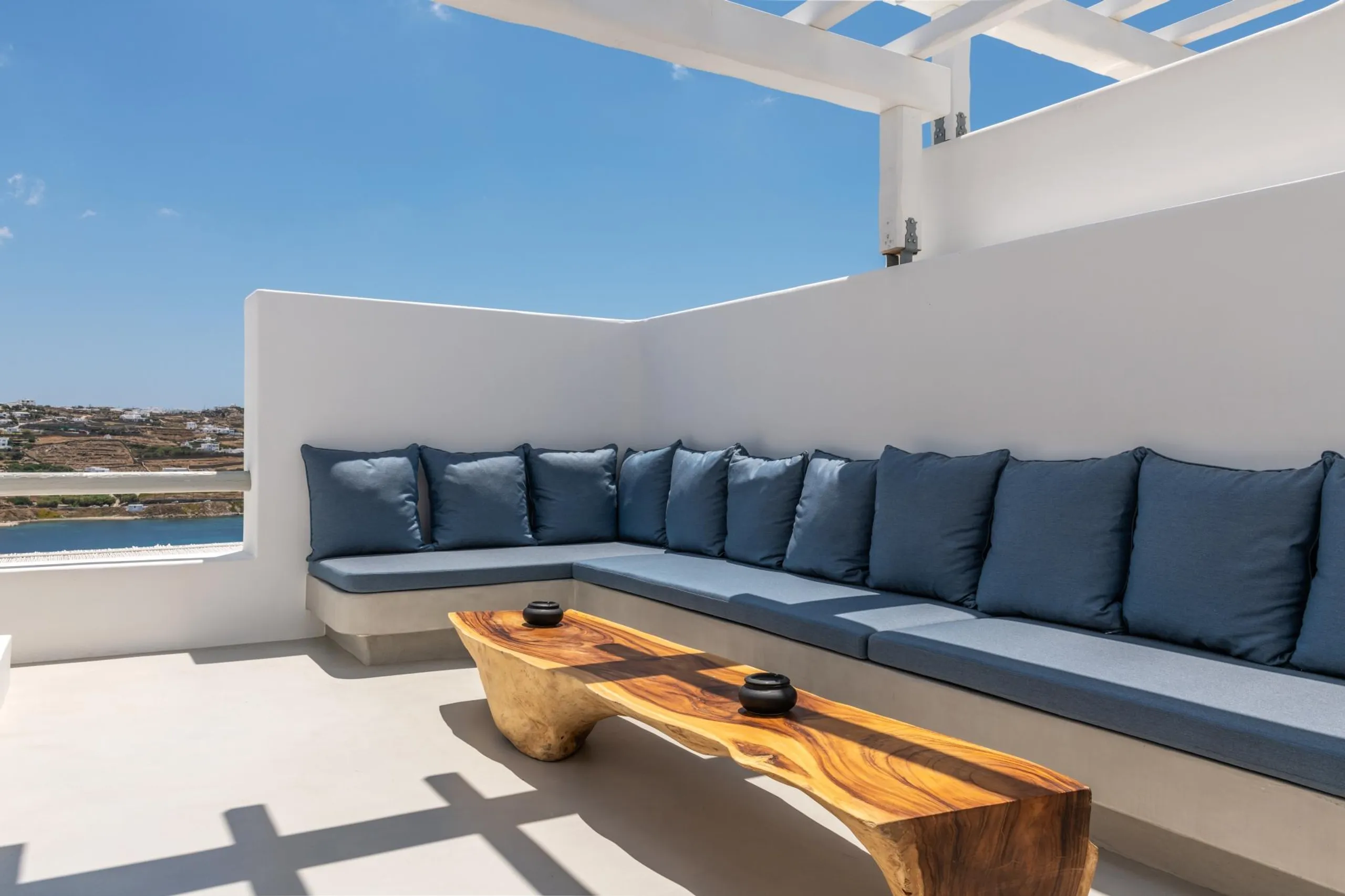 Prestigious Mykonos Estate with Crystalline Pool — photograph 6