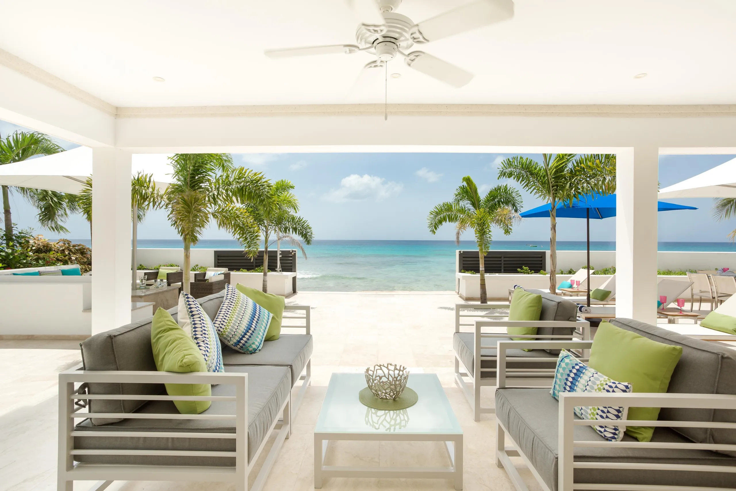 Modern Contemporary Luxe Villa with Private Pool and Direct Beach Access — photograph 5