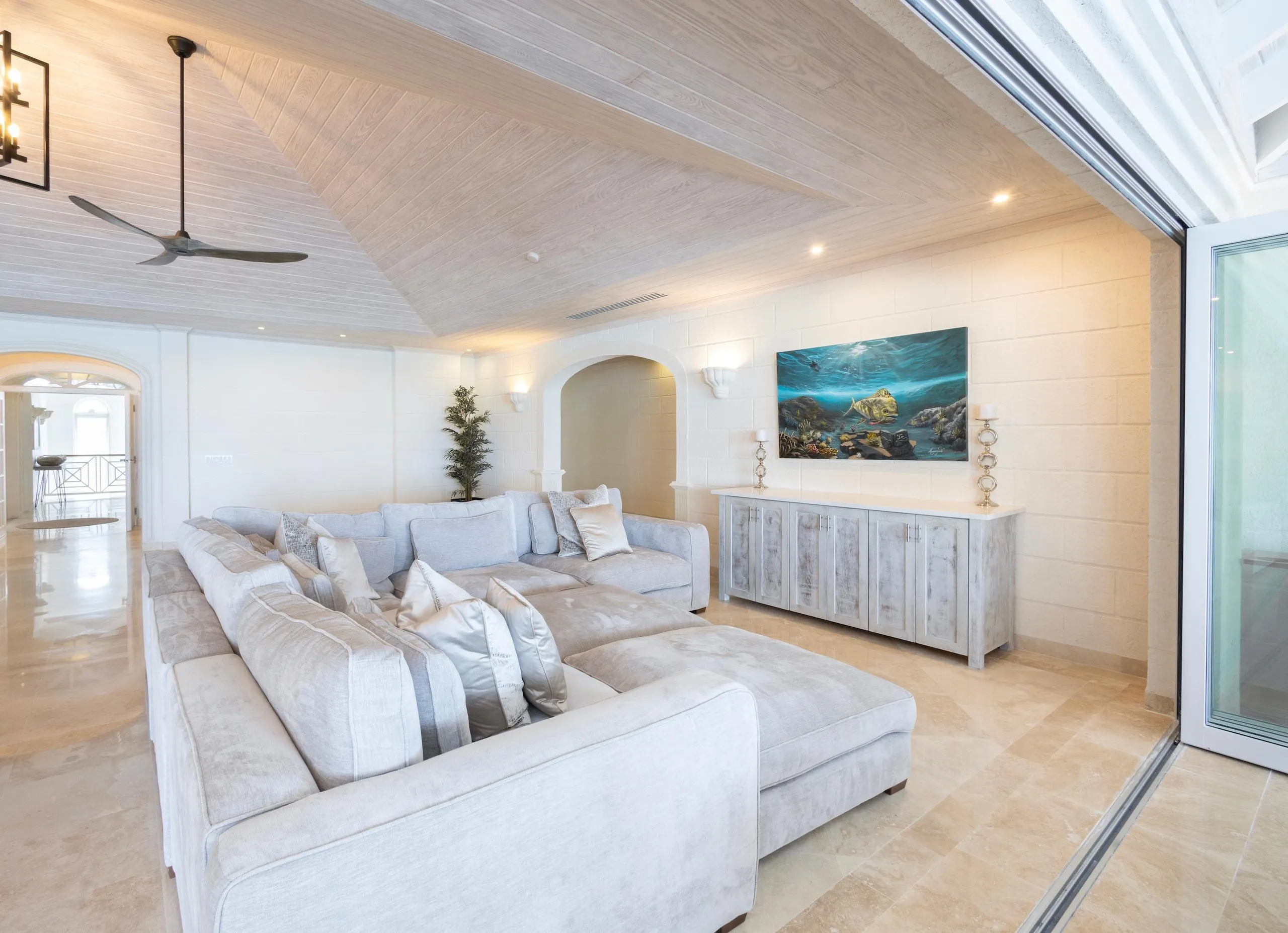 Barbados Airy and Spacious Beachfront Property with Caribbean Sea Views — photograph 11