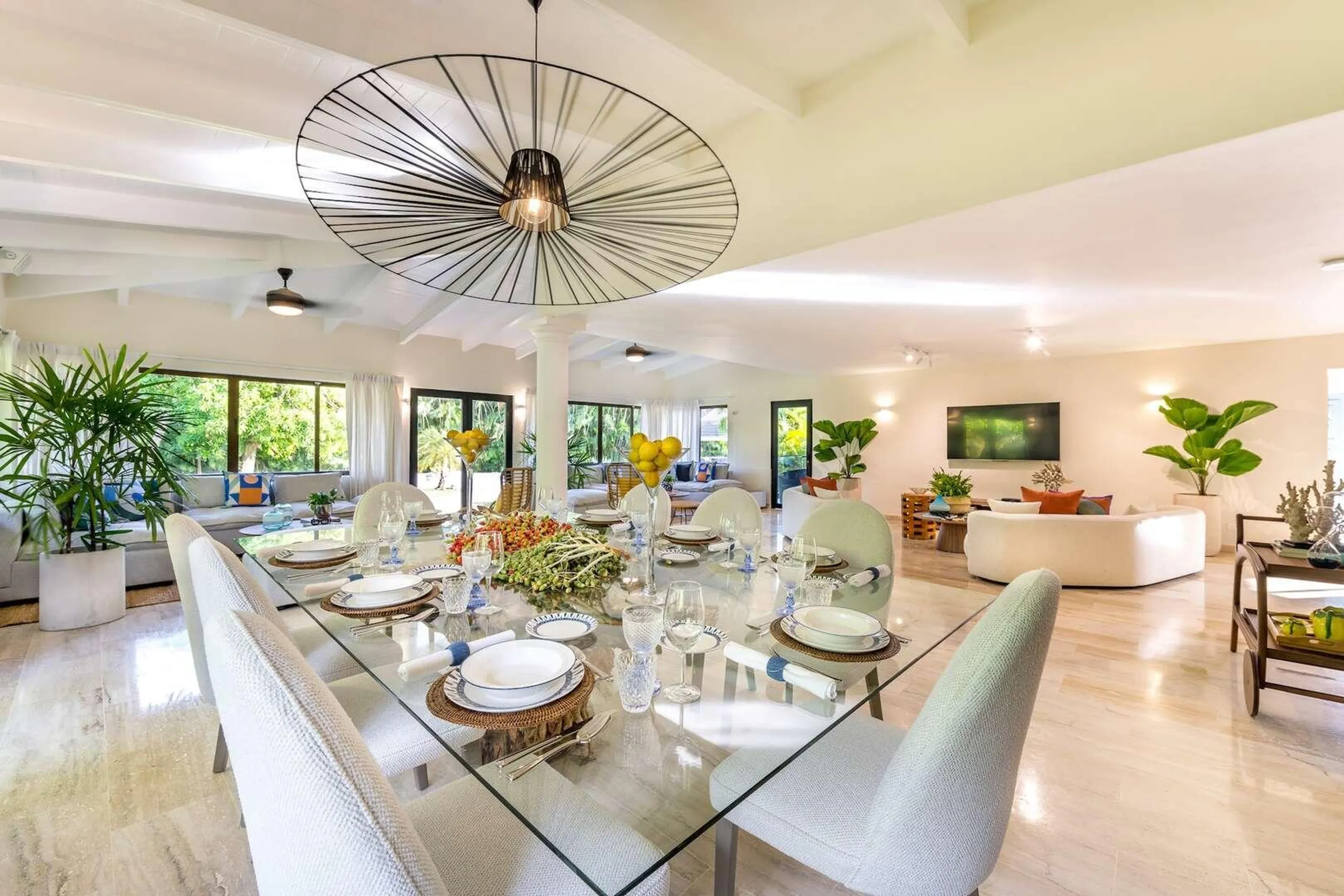 Casa de Campo's Luxe Haven Contemporary Styled Villa with Beach Access — photograph 8
