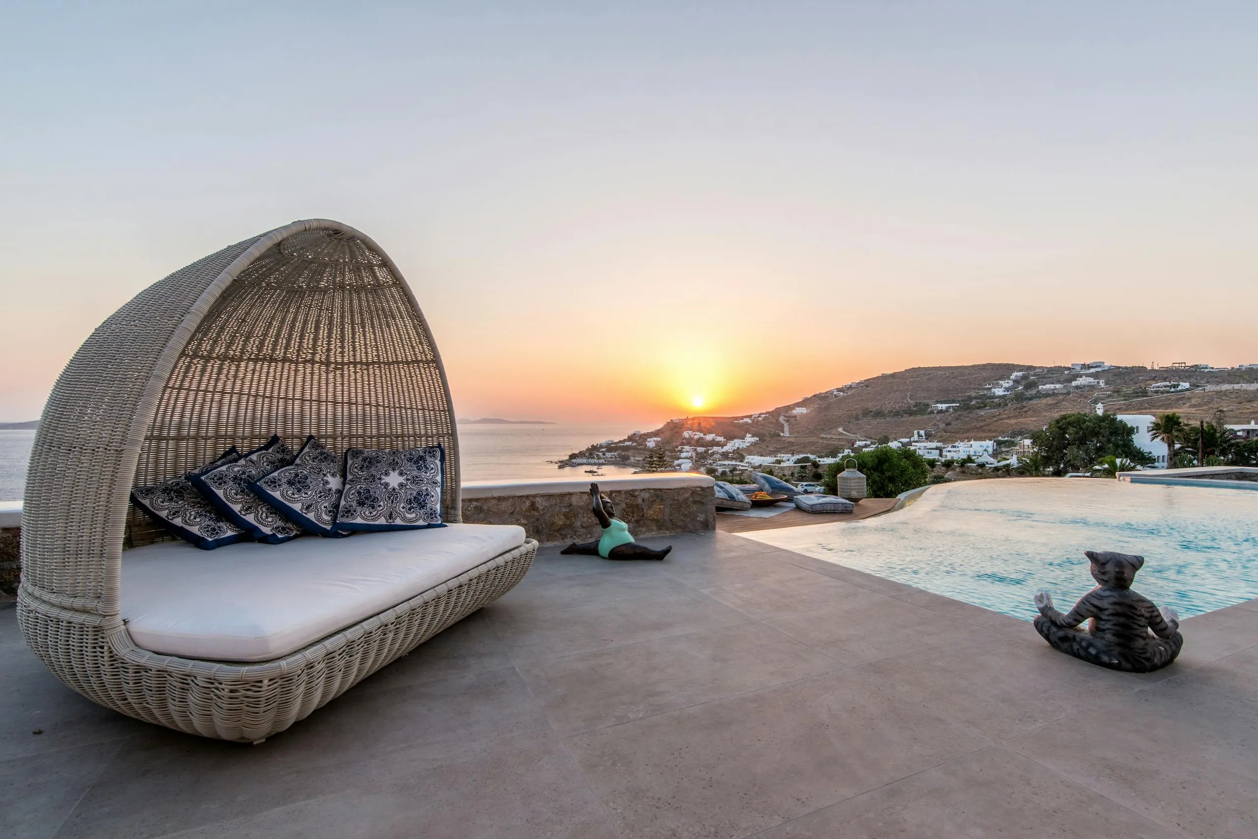 Deluxe Ocean Estate with Infinity Pool and Jacuzzi, Agios Ioannis