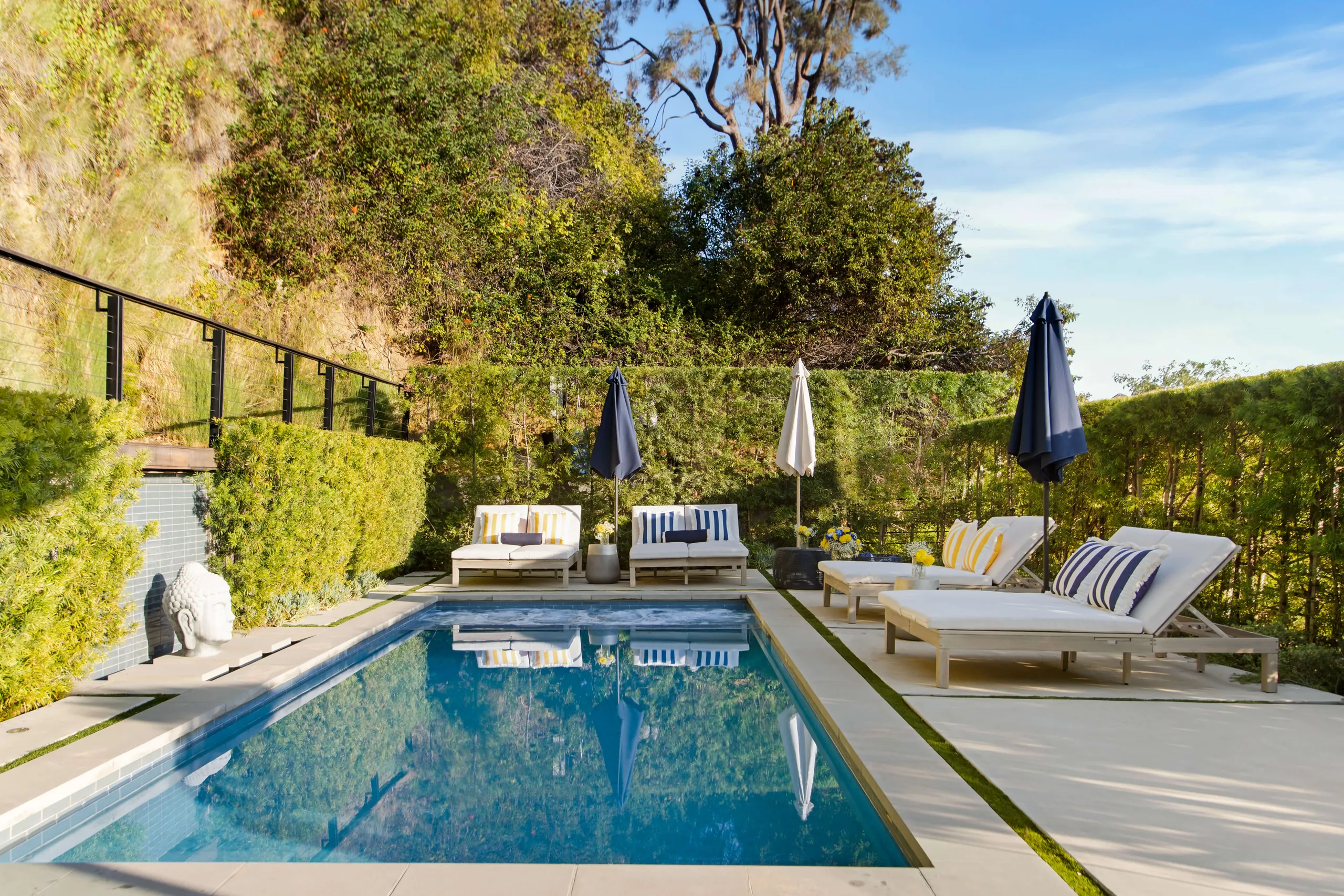 Refined Hollywood Hills Modern Villa with Artistic Details, Guest Suite & Sweeping Views — photograph 5