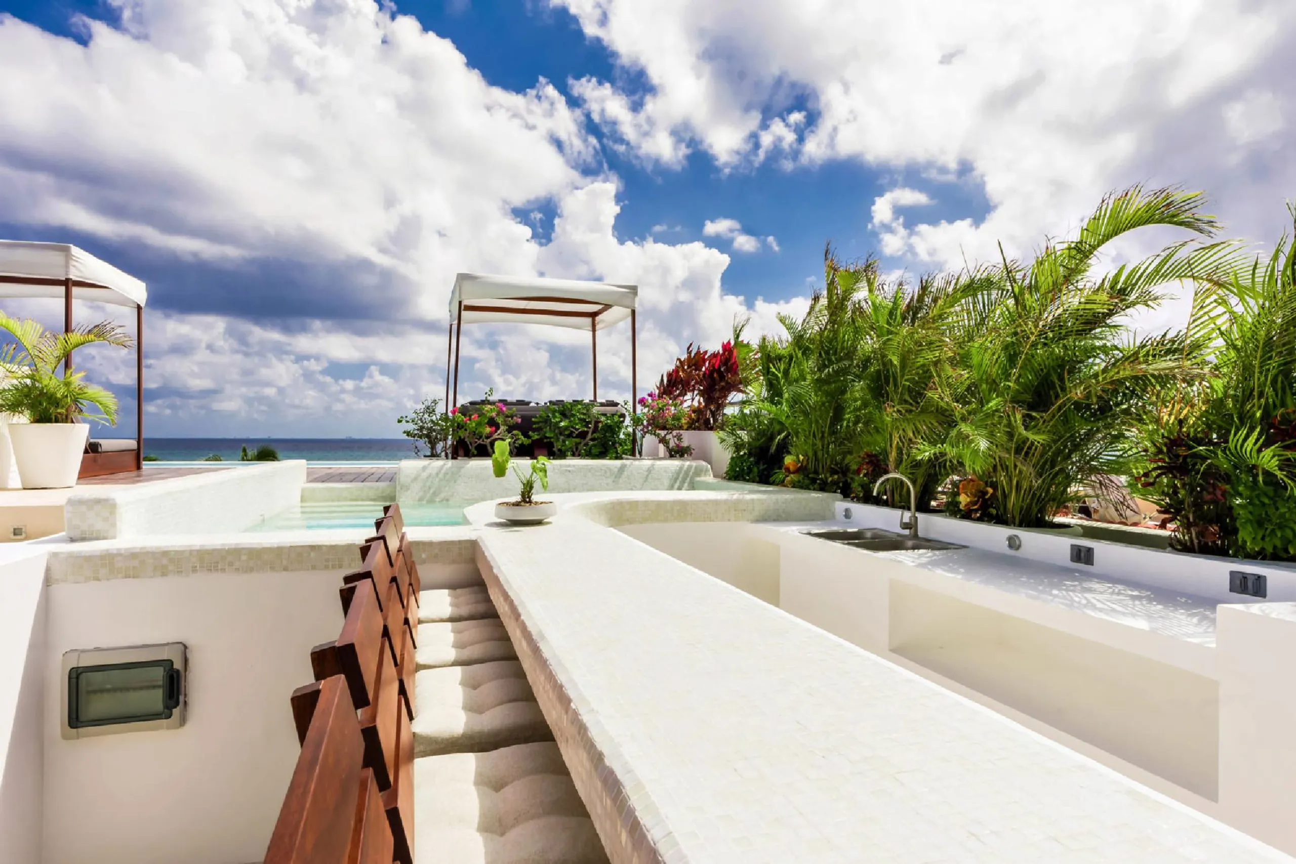 Beautiful Playa del Carmen Luxury Villa with Dual Pools and Ocean Views — photograph 6