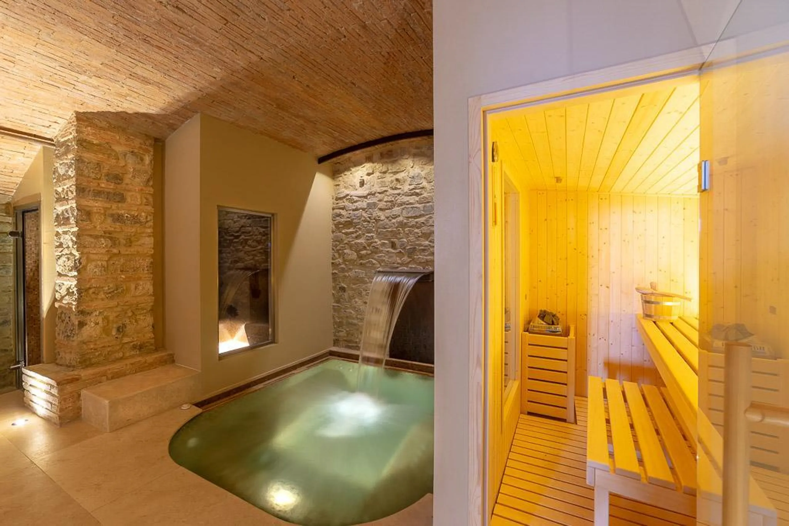 Regal Tuscan Resort-Style Estate with Private Pool and Garden Lounge — photograph 7