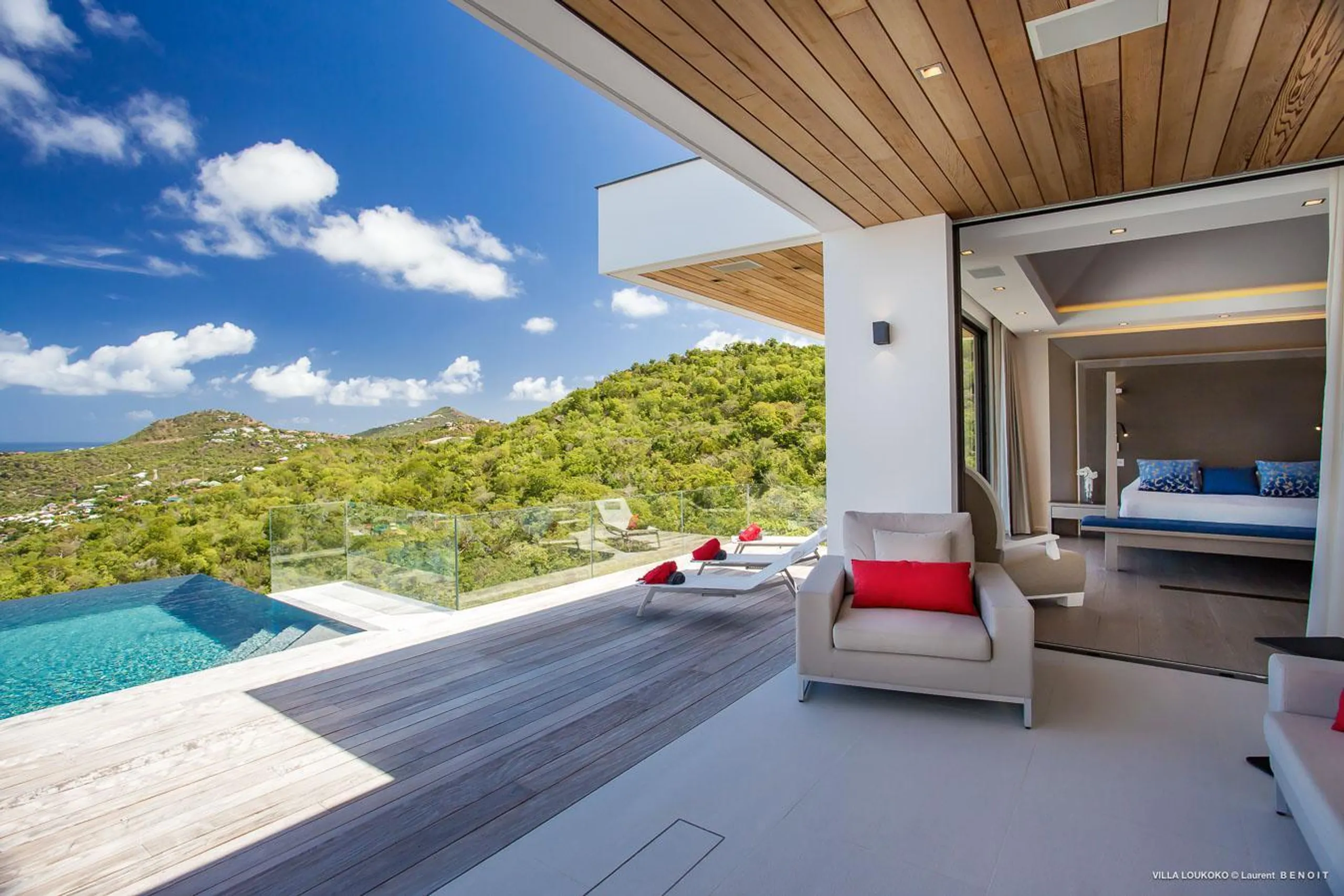 Splendorous Luxury Villa with Pool and Incredible Ocean Views — photograph 8