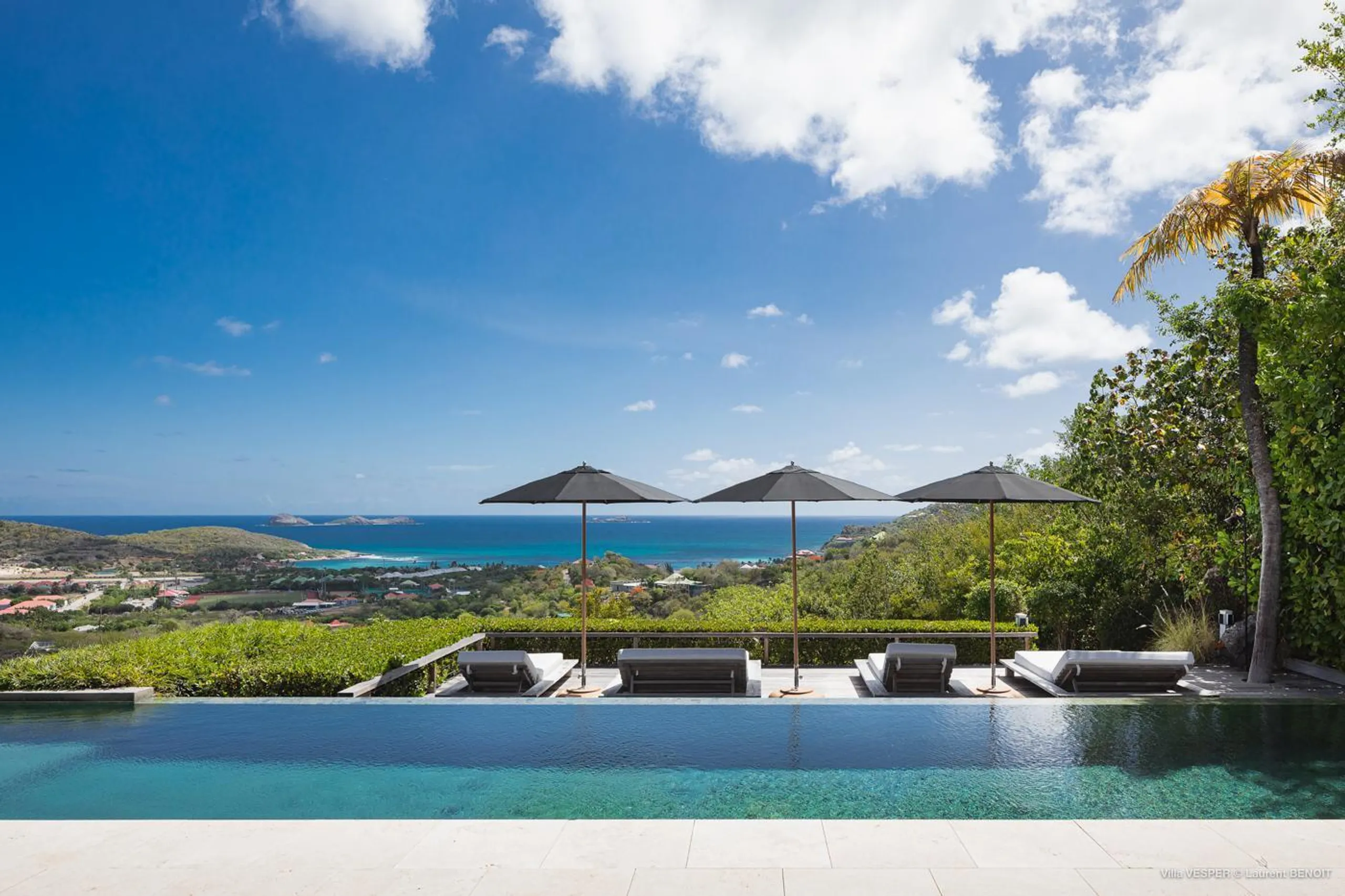 Exquisite Seaview Villa with Infinity Pool and Private Garden Spa — photograph 4
