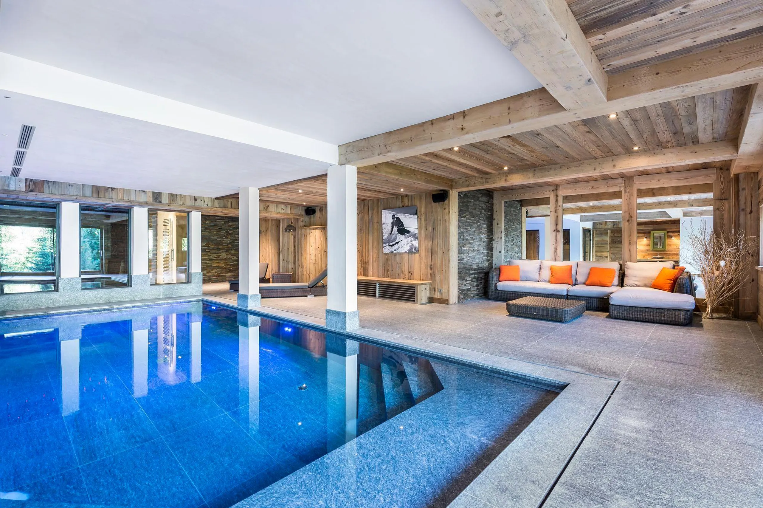 Splendid Six-Bedroom Chalet with Private Hammam — photograph 5
