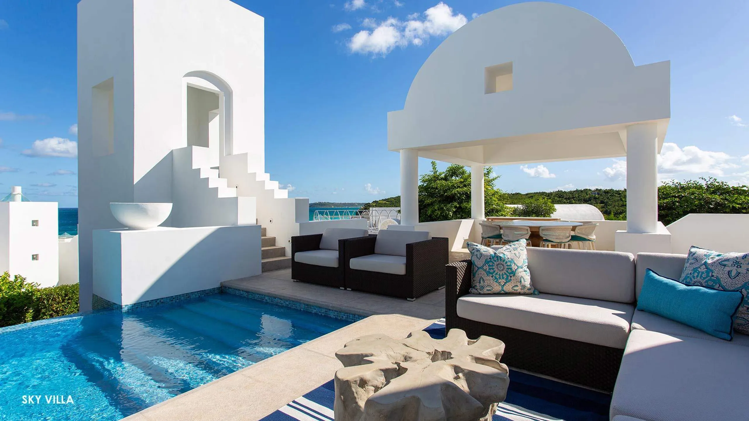 Palatial Long Bay Villa with Invigorating Pool and Walks to Beach — photograph 5