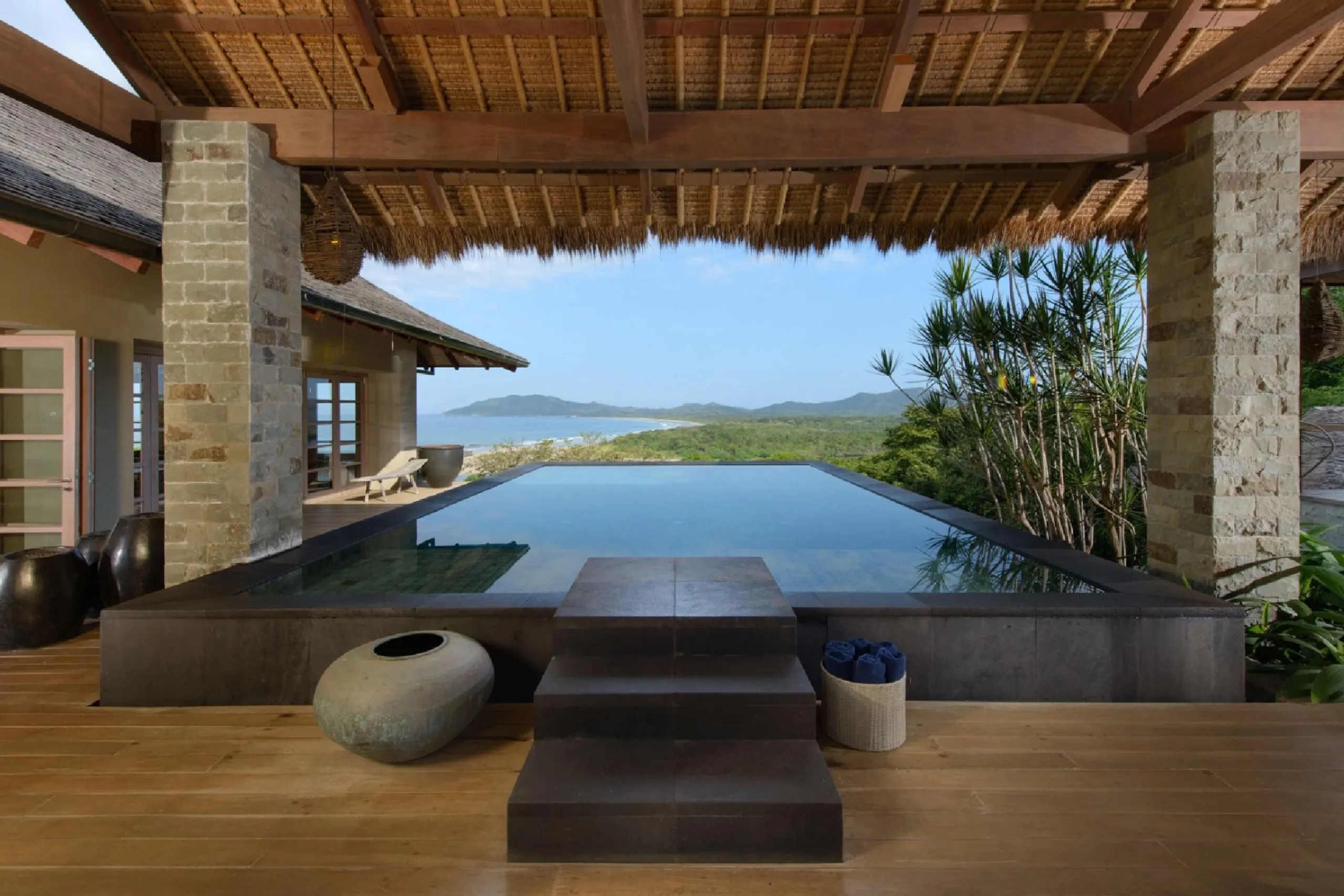 Stunning Tamarindo Luxury Villa with Infinity Pool and Endless Ocean Views — photograph 3
