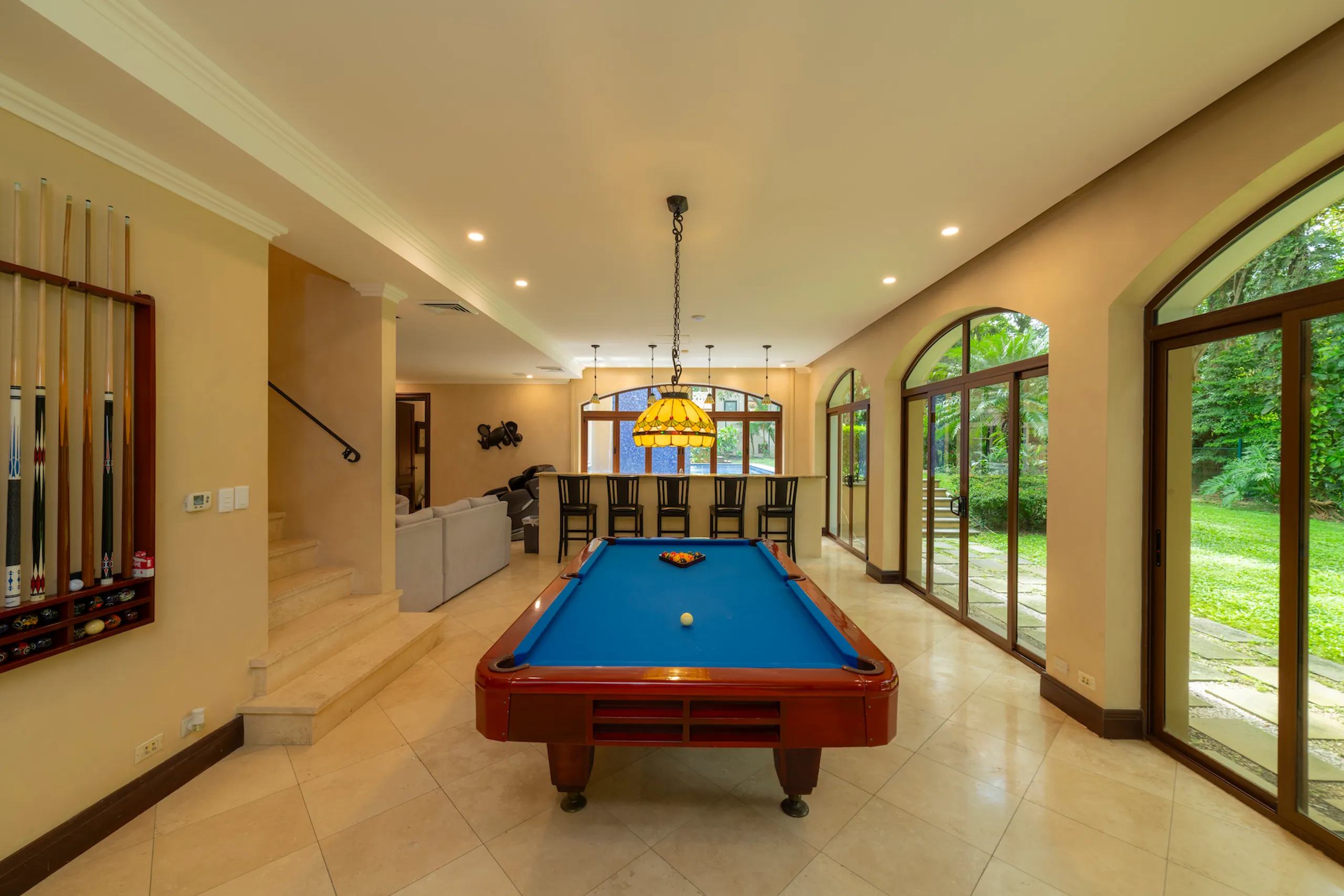 Federico Castro–Designed Villa in Los Sueños with Pool, Theater & Golf Views — photograph 10