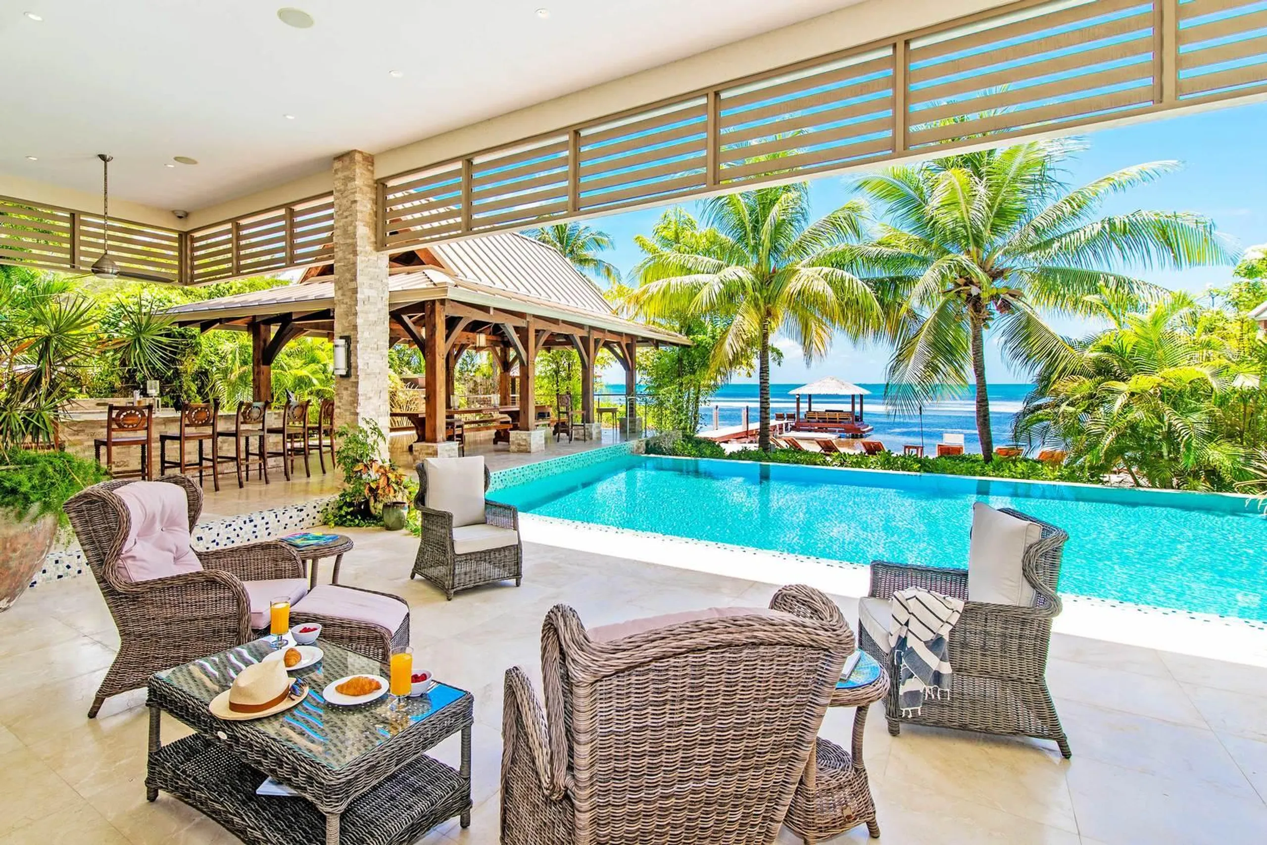 Ocean Front Cayman Paradise Estate with Infinity Pool and Ocean Views — photograph 6