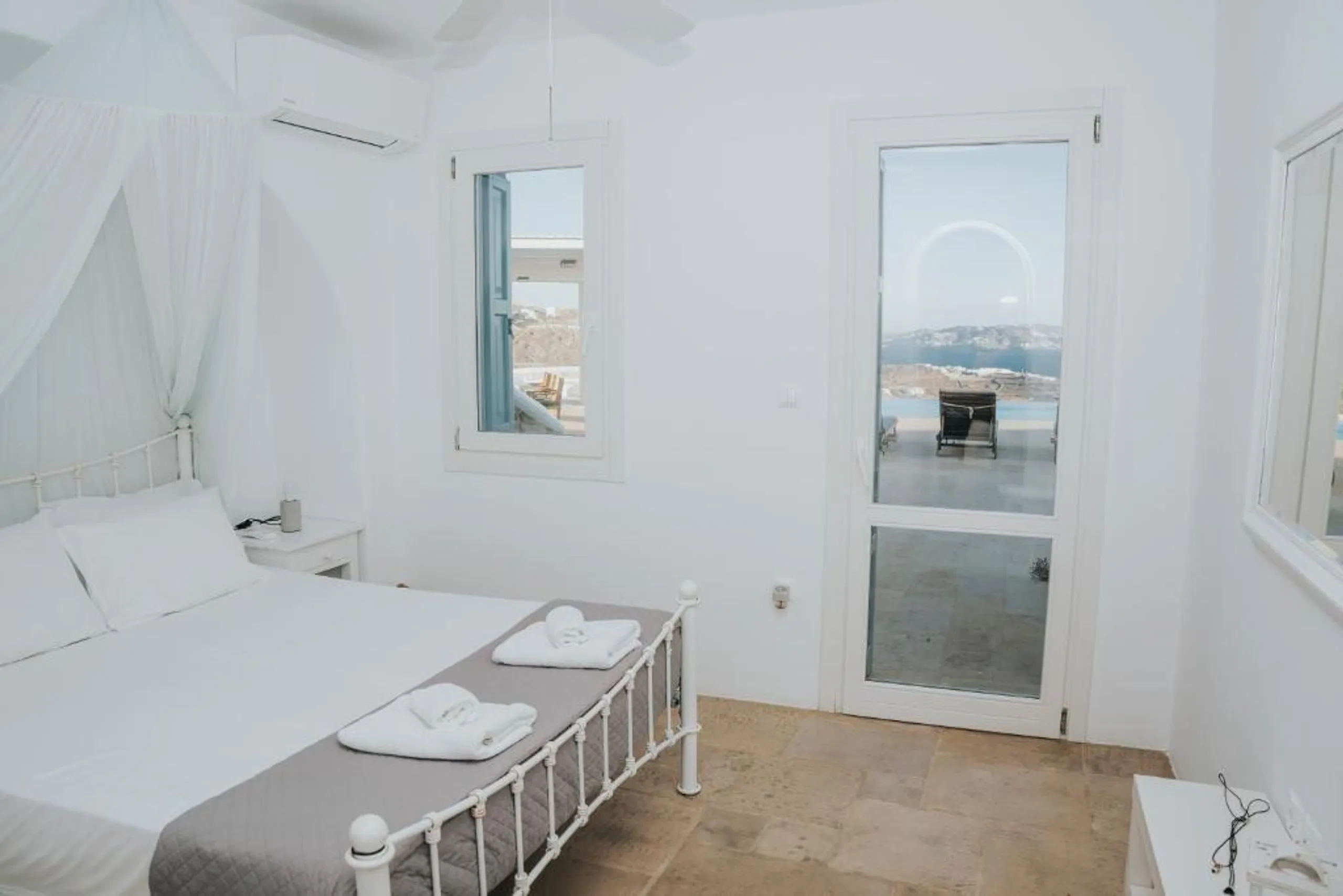 Immerse Yourself in a Private Infinity Pool Villa with Breathtaking Aegean Sea Views — photograph 9