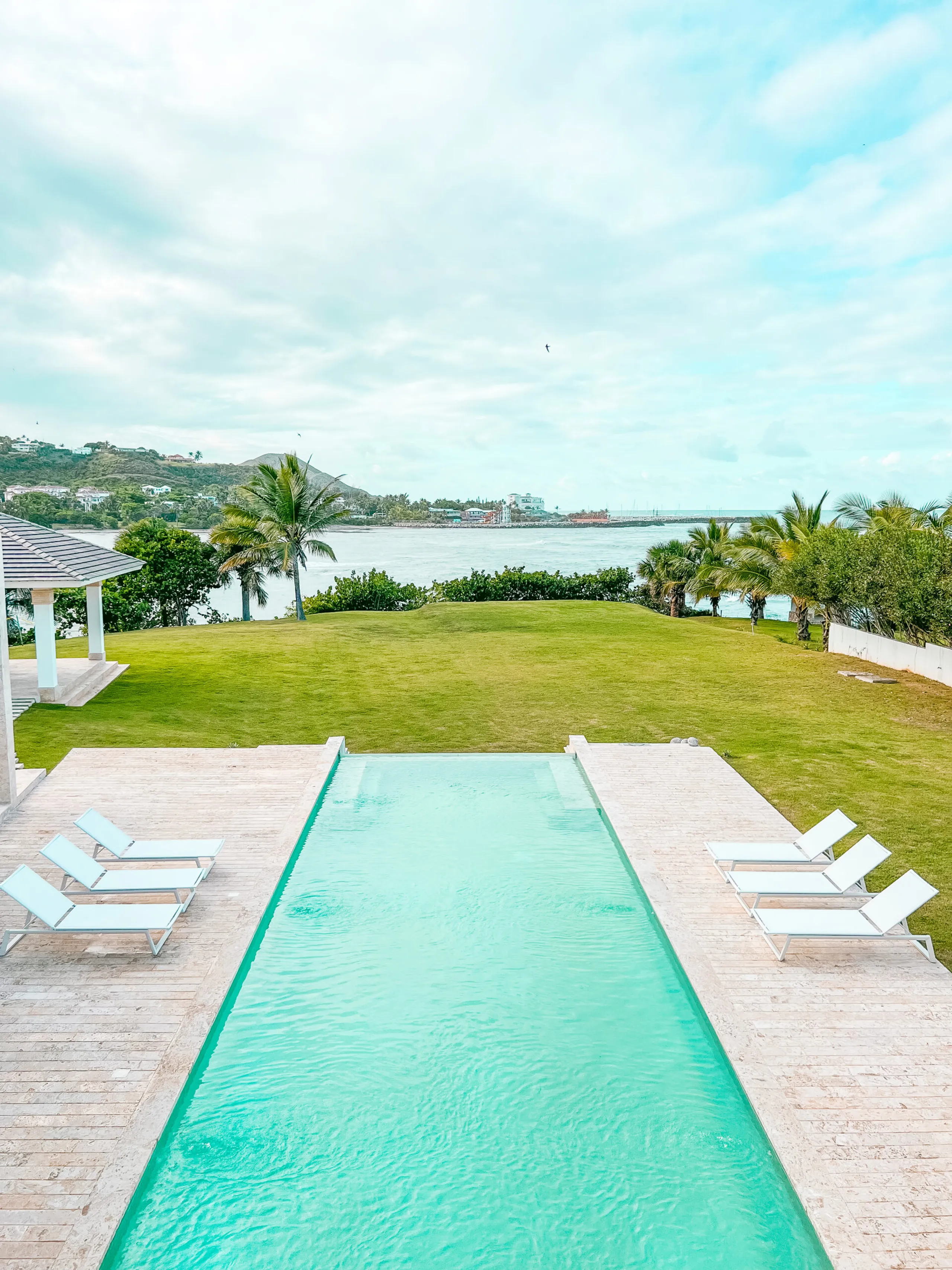 Elegant Retreat in Puerto Plata with Infinity Pool, Garden and Private Heliport — photograph 3
