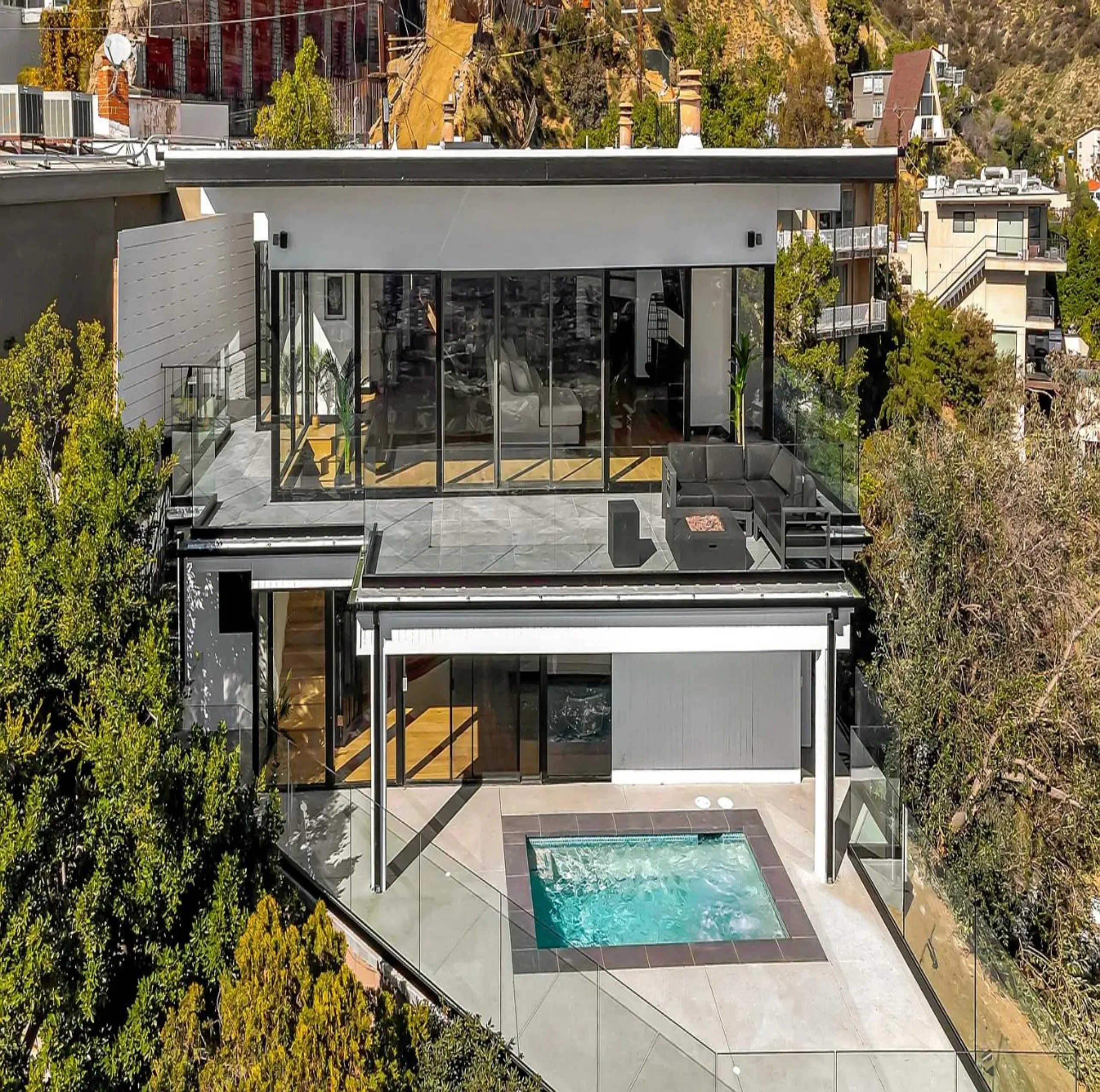 Tranquil Modern Villa Above Sunset Strip with Guest House & Breathtaking Ocean Views — photograph 8