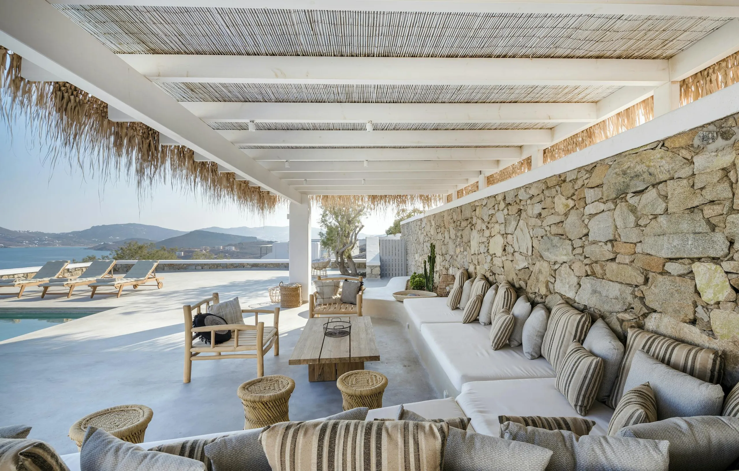 Serene Seaside Contemporary Villa with Infinity Pool and Walks to Beach — photograph 2