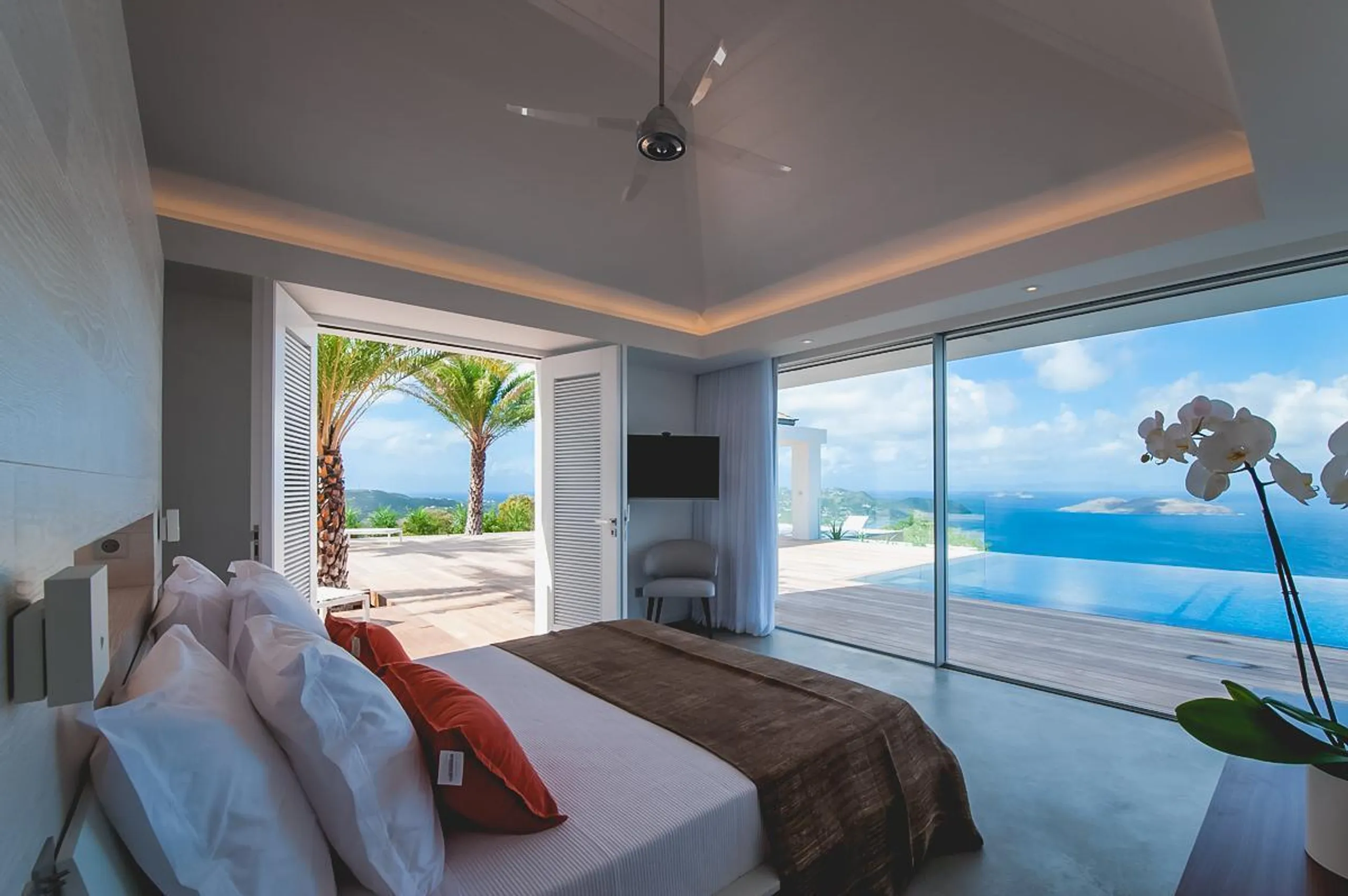Superb Seaview Villa with Infinity Pool and Fitness Center — photograph 12