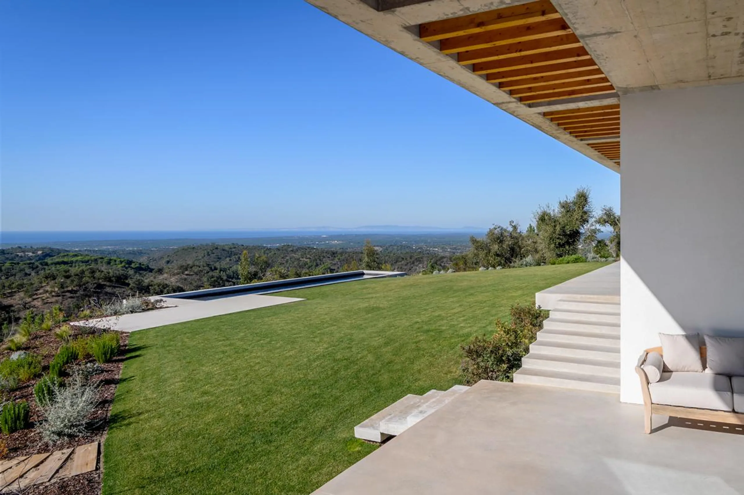 Sensational Minimalist Villa with Infinity Pool and Atlantic Coastline Views, Sao Francisco Da Serra