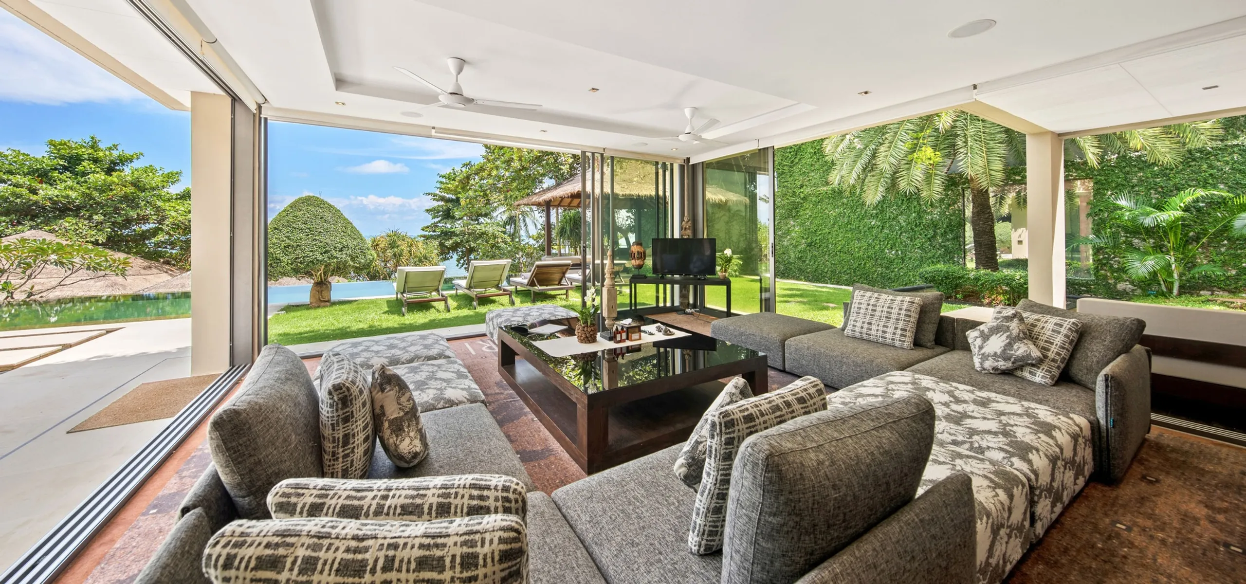 Eco-Luxe 6BR Villa with 20 Meter Infinity Pool, Stunning Sea Views and State-of-the-Art Amenities — photograph 10