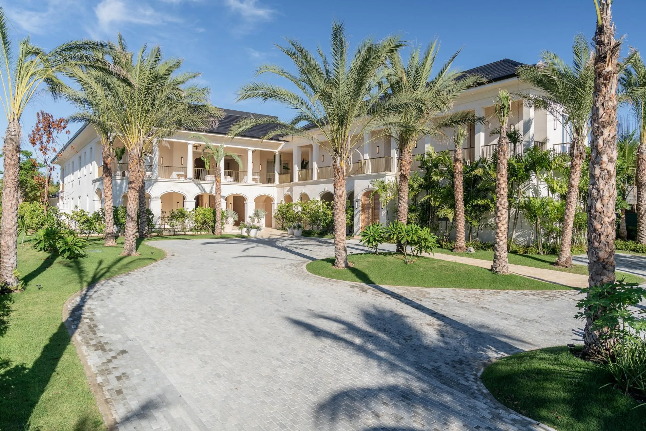 Stately Punta Cana Villa with Invigorating Pool, Spa, and Fitness Room — photograph 5