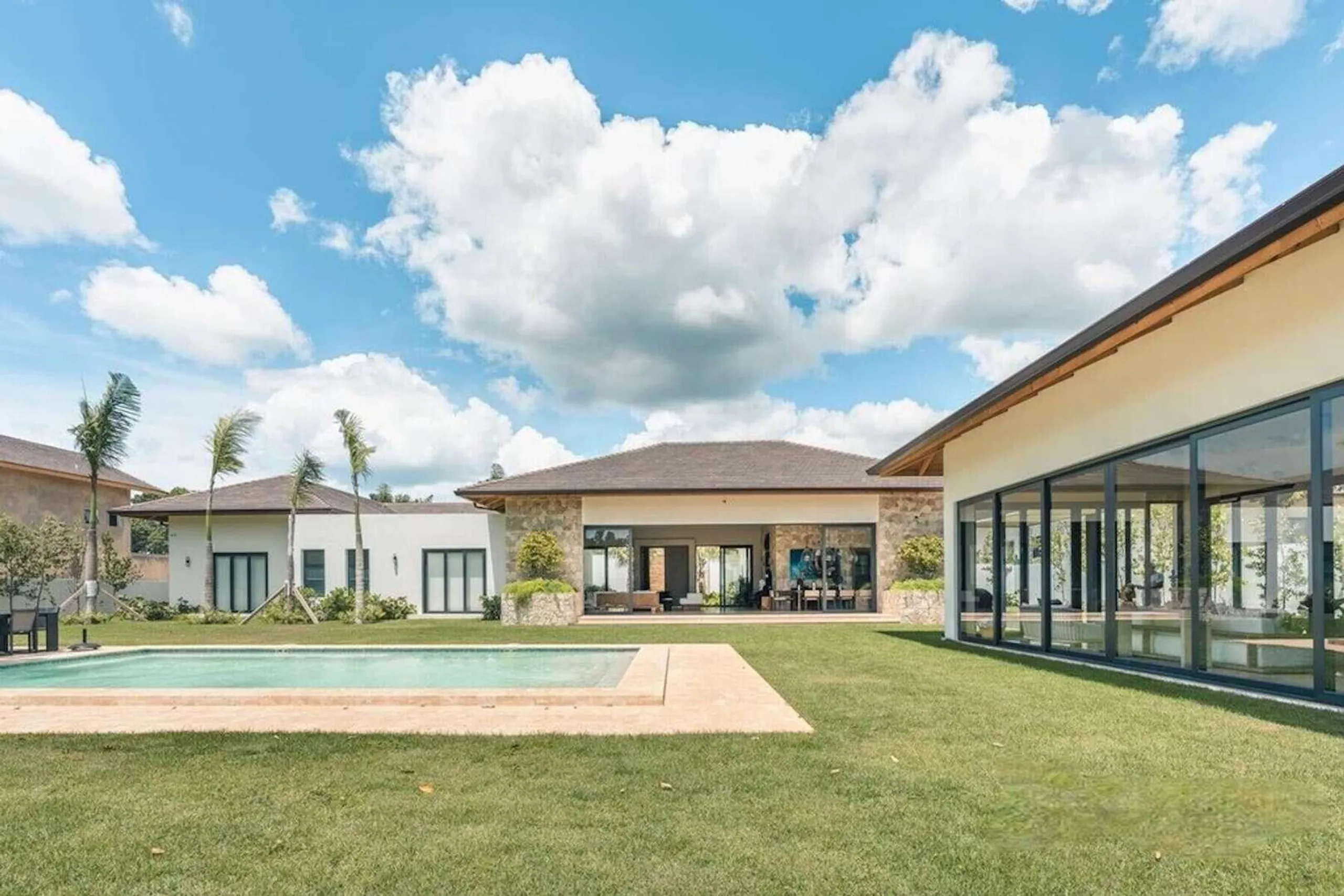 Refreshing Golf Villa with Private Pool and Marina Access — photograph 8