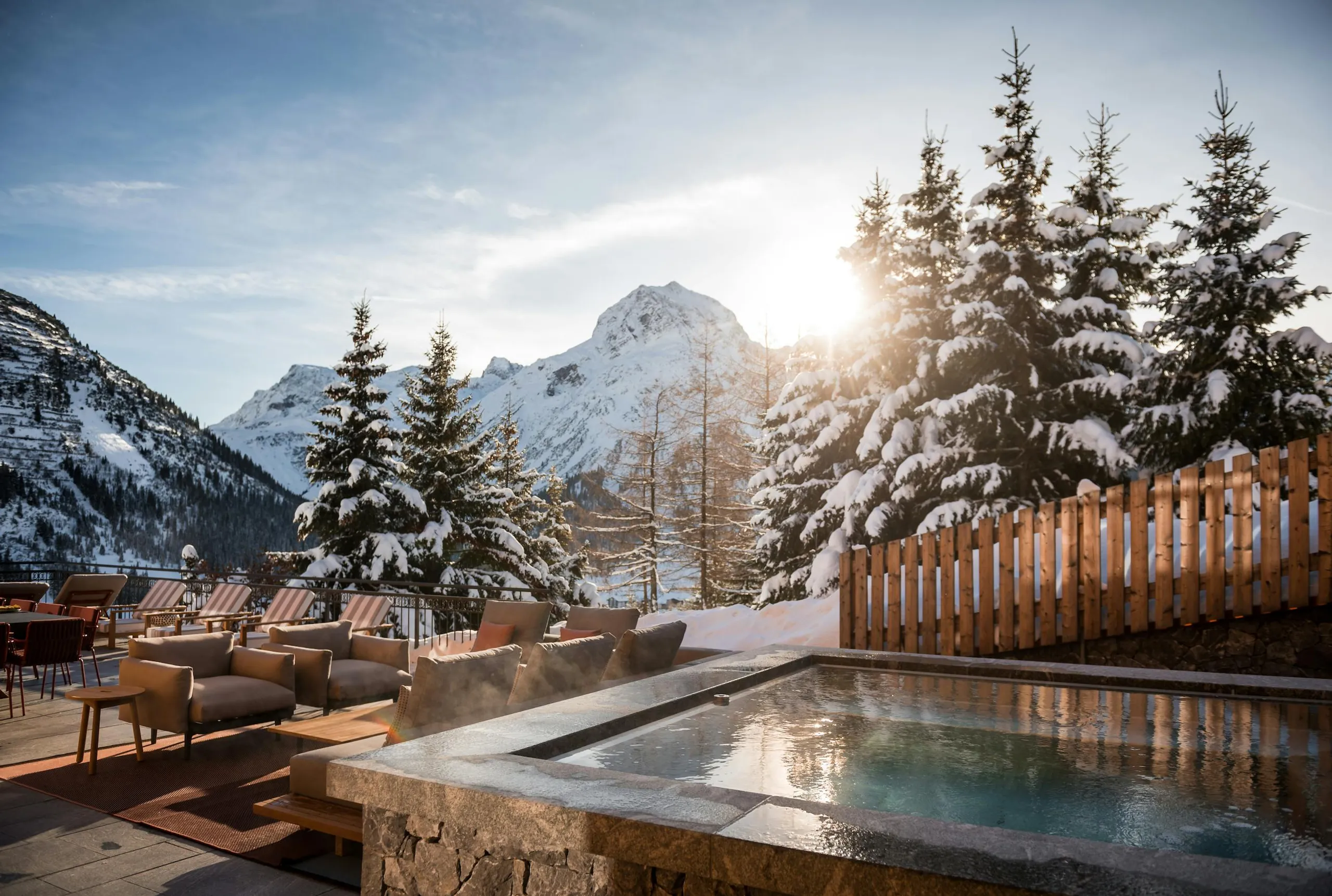 Ultra Luxe Chalet Altius with Commanding View and Luxury Amenities — photograph 2